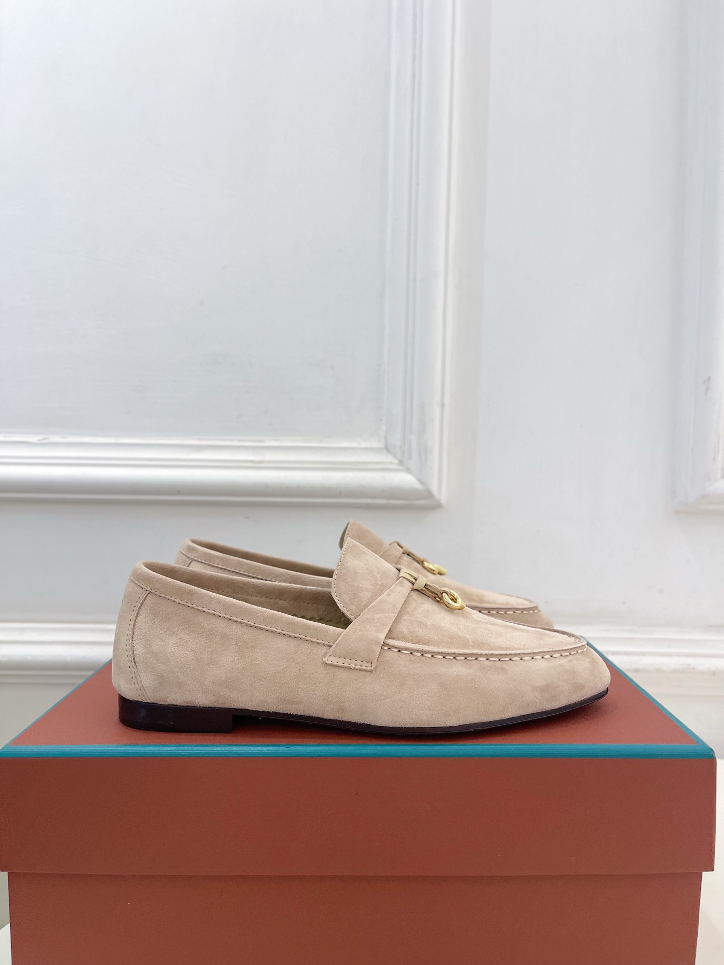 Loro Piana 乐悠翩雅 代购级别⚠️2026春夏新品 经典锁扣复古老钱风乐福鞋 ————————— LP是意大利 Loro Piana 乐悠翩雅 代购级别⚠️2026春夏新品 经典锁扣复古老钱风乐福鞋 ————————— LP是意大利