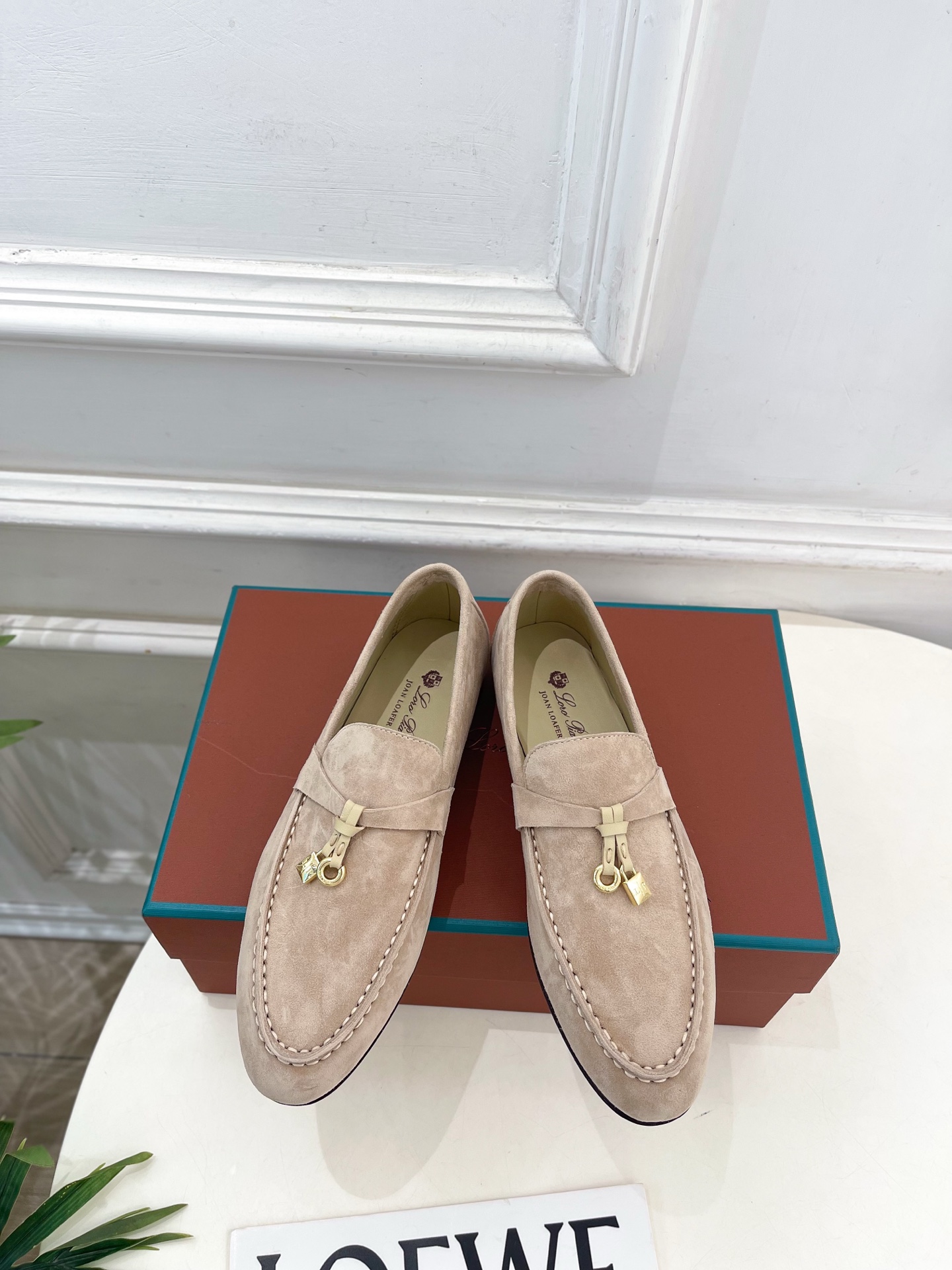 Loro Piana 乐悠翩雅 代购级别⚠️2026春夏新品 经典锁扣复古老钱风乐福鞋 ————————— LP是意大利 Loro Piana 乐悠翩雅 代购级别⚠️2026春夏新品 经典锁扣复古老钱风乐福鞋 ————————— LP是意大利