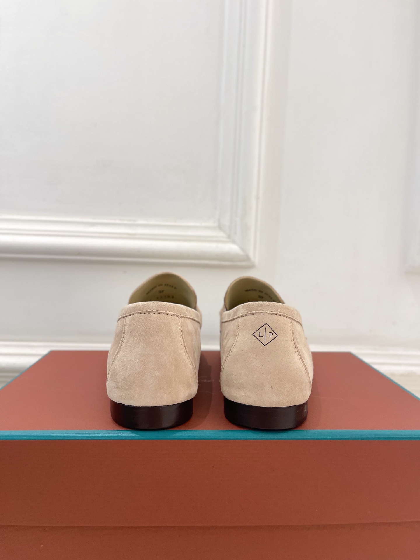 Loro Piana 乐悠翩雅 代购级别⚠️2026春夏新品 经典锁扣复古老钱风乐福鞋 ————————— LP是意大利 Loro Piana 乐悠翩雅 代购级别⚠️2026春夏新品 经典锁扣复古老钱风乐福鞋 ————————— LP是意大利