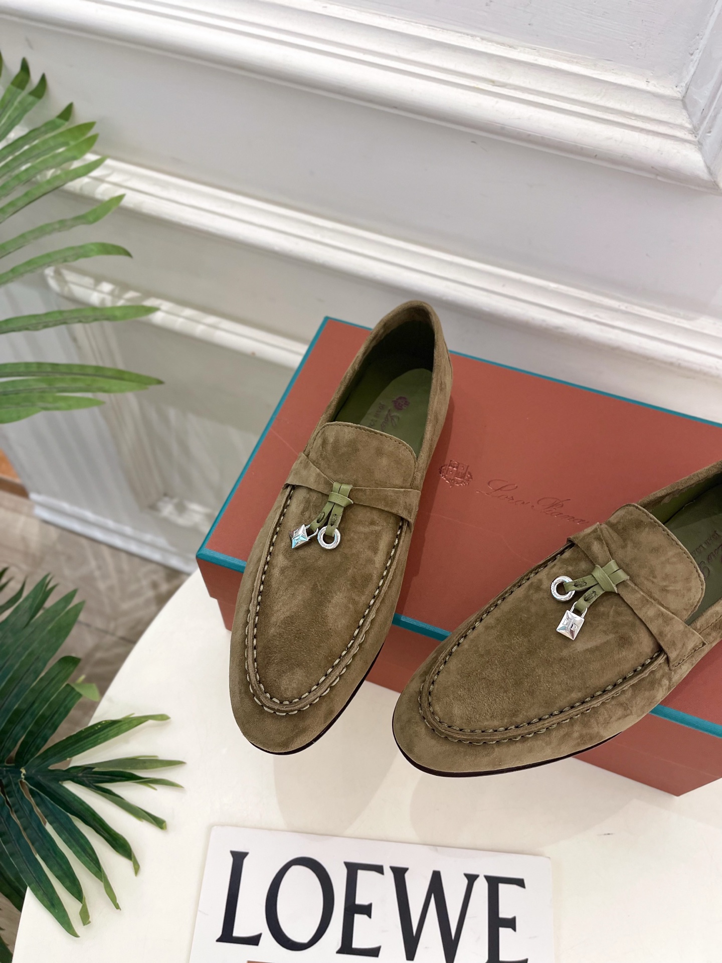 Loro Piana 乐悠翩雅 代购级别⚠️2026春夏新品 经典锁扣复古老钱风乐福鞋 ————————— LP是意大利 Loro Piana 乐悠翩雅 代购级别⚠️2026春夏新品 经典锁扣复古老钱风乐福鞋 ————————— LP是意大利