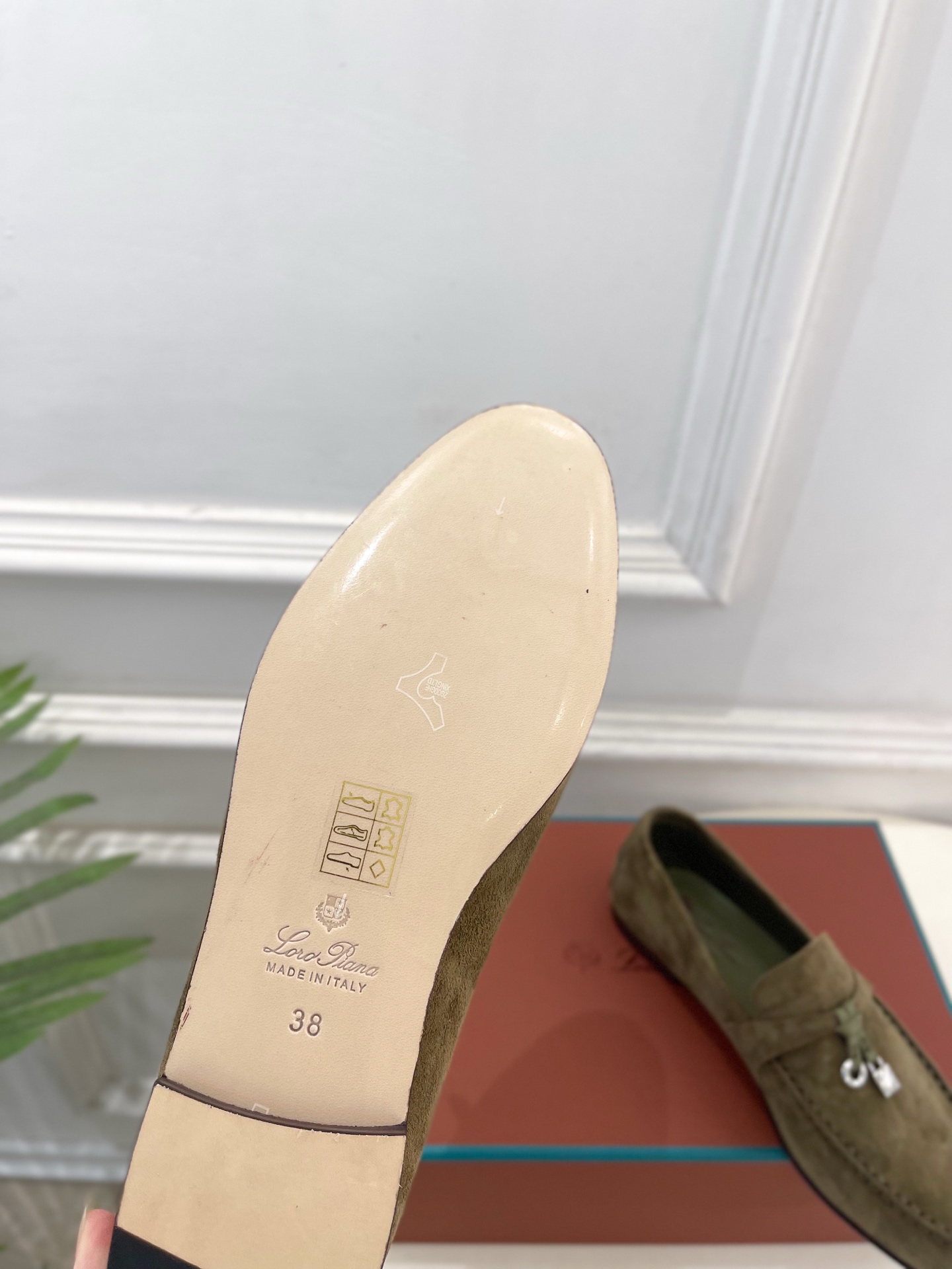 Loro Piana 乐悠翩雅 代购级别⚠️2026春夏新品 经典锁扣复古老钱风乐福鞋 ————————— LP是意大利 Loro Piana 乐悠翩雅 代购级别⚠️2026春夏新品 经典锁扣复古老钱风乐福鞋 ————————— LP是意大利