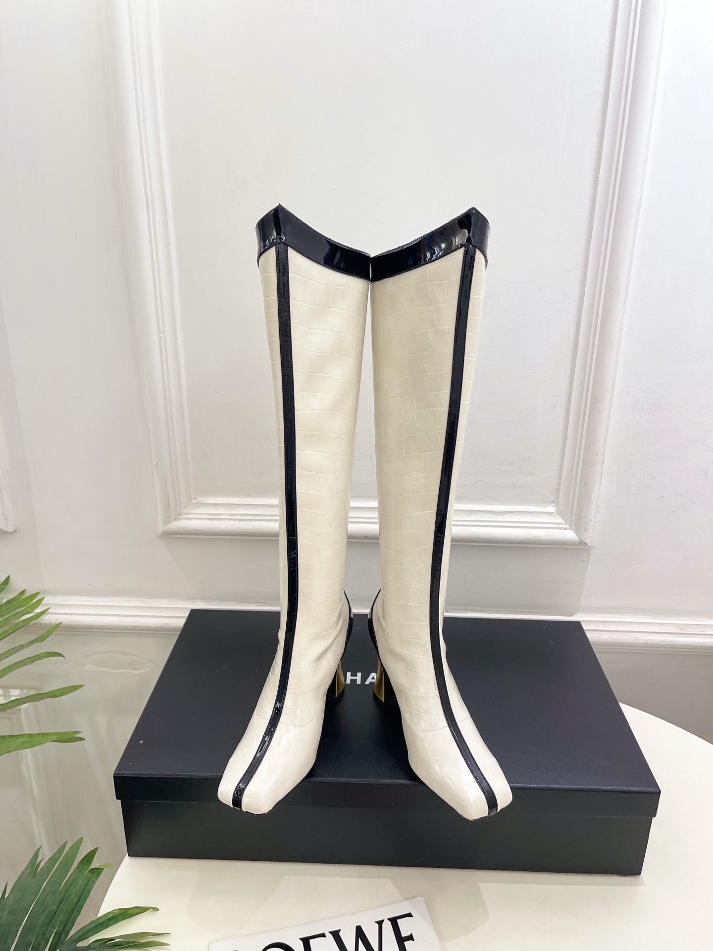 𝐂𝐇𝐀𝐍𝐄𝐋  | 小香  26𝐬𝐬  🦋2026 秋冬新品  专柜经典走秀款 小香双C拼色方头金属高跟长靴 系列上新〰