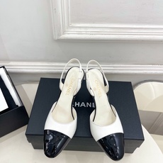 𝐂𝐇𝐀𝐍𝐄𝐋 | 小香 26𝐬𝐬 🦋2026 春夏新品 专柜经典走秀款 小香双C拼色苹果跟后空高跟凉鞋 系列上新 𝐂𝐇𝐀𝐍𝐄𝐋 | 小香 26𝐬𝐬 🦋2026 春夏新品 专柜经典走秀款 小香双C拼色苹果跟后空高跟凉鞋 系列上新