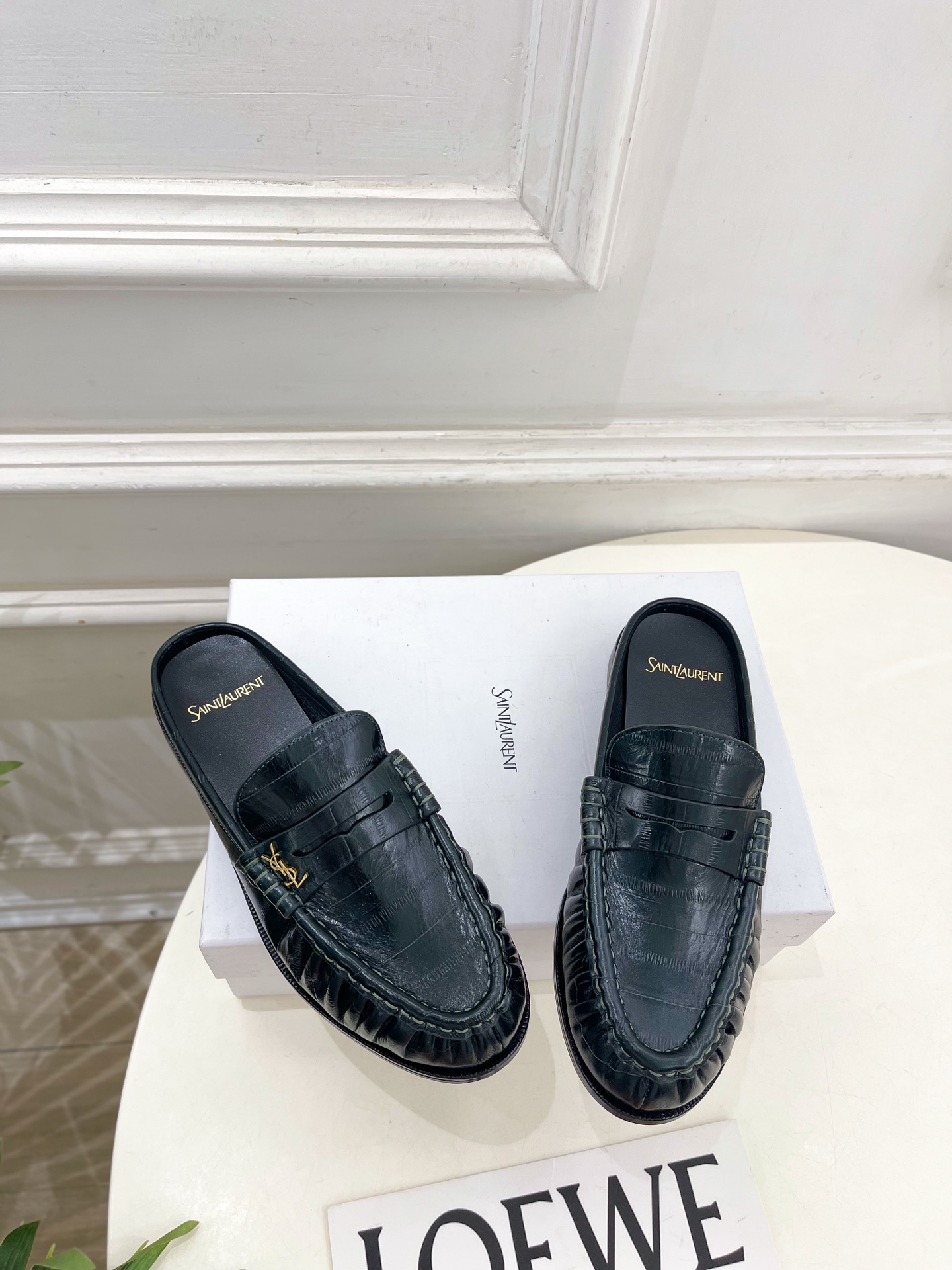 SAIN*LAURENT 圣罗兰 26𝐬𝐬 ☘️2026春夏新品YSL褶皱情侣款乐福半拖鞋 上新☑️ —————— SAIN*LAURENT 圣罗兰 26𝐬𝐬 ☘️2026春夏新品YSL褶皱情侣款乐福半拖鞋 上新☑️ ——————