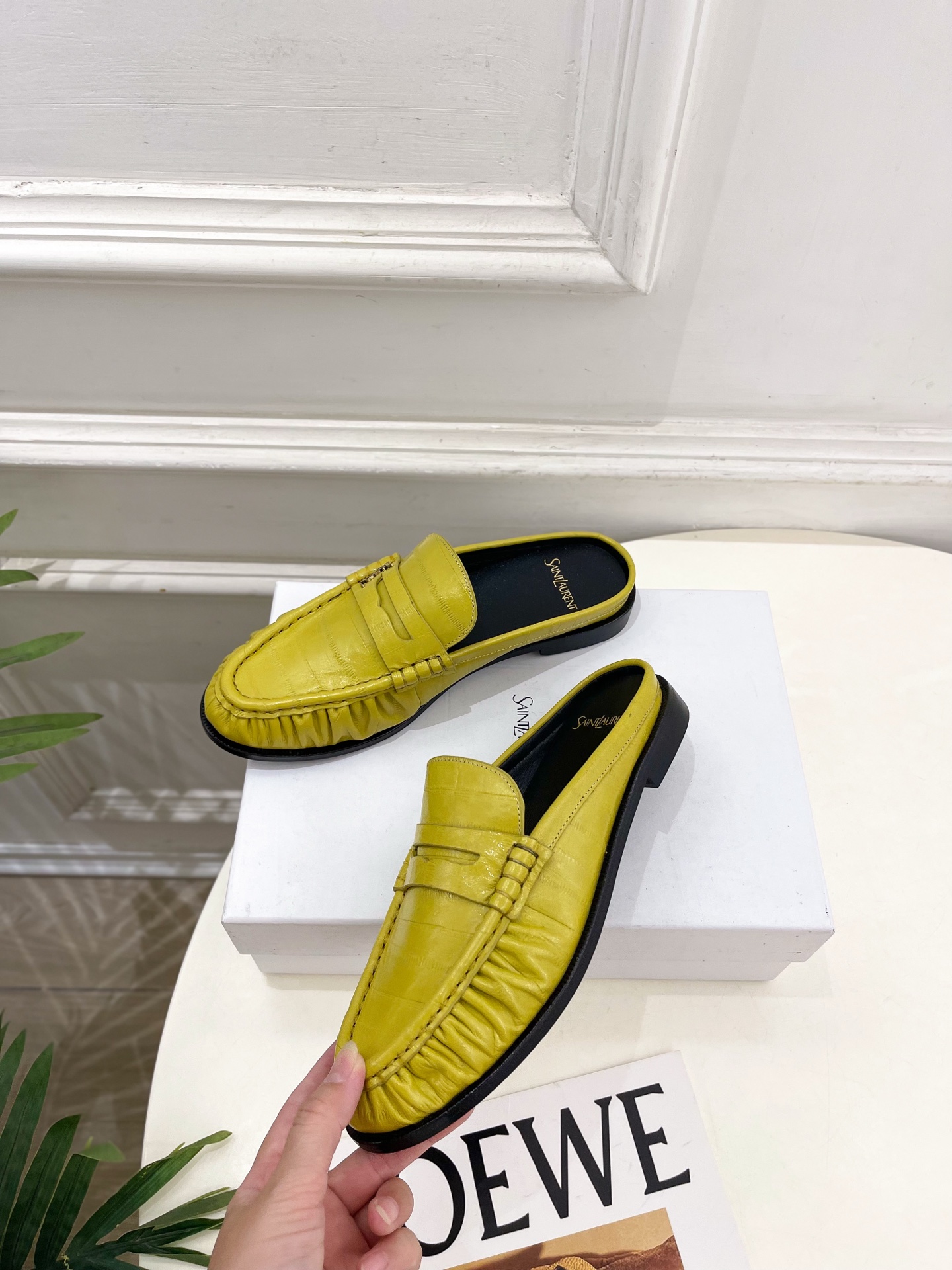 SAIN*LAURENT 圣罗兰 26𝐬𝐬 ☘️2026春夏新品YSL褶皱情侣款乐福半拖鞋 上新☑️ —————— SAIN*LAURENT 圣罗兰 26𝐬𝐬 ☘️2026春夏新品YSL褶皱情侣款乐福半拖鞋 上新☑️ ——————