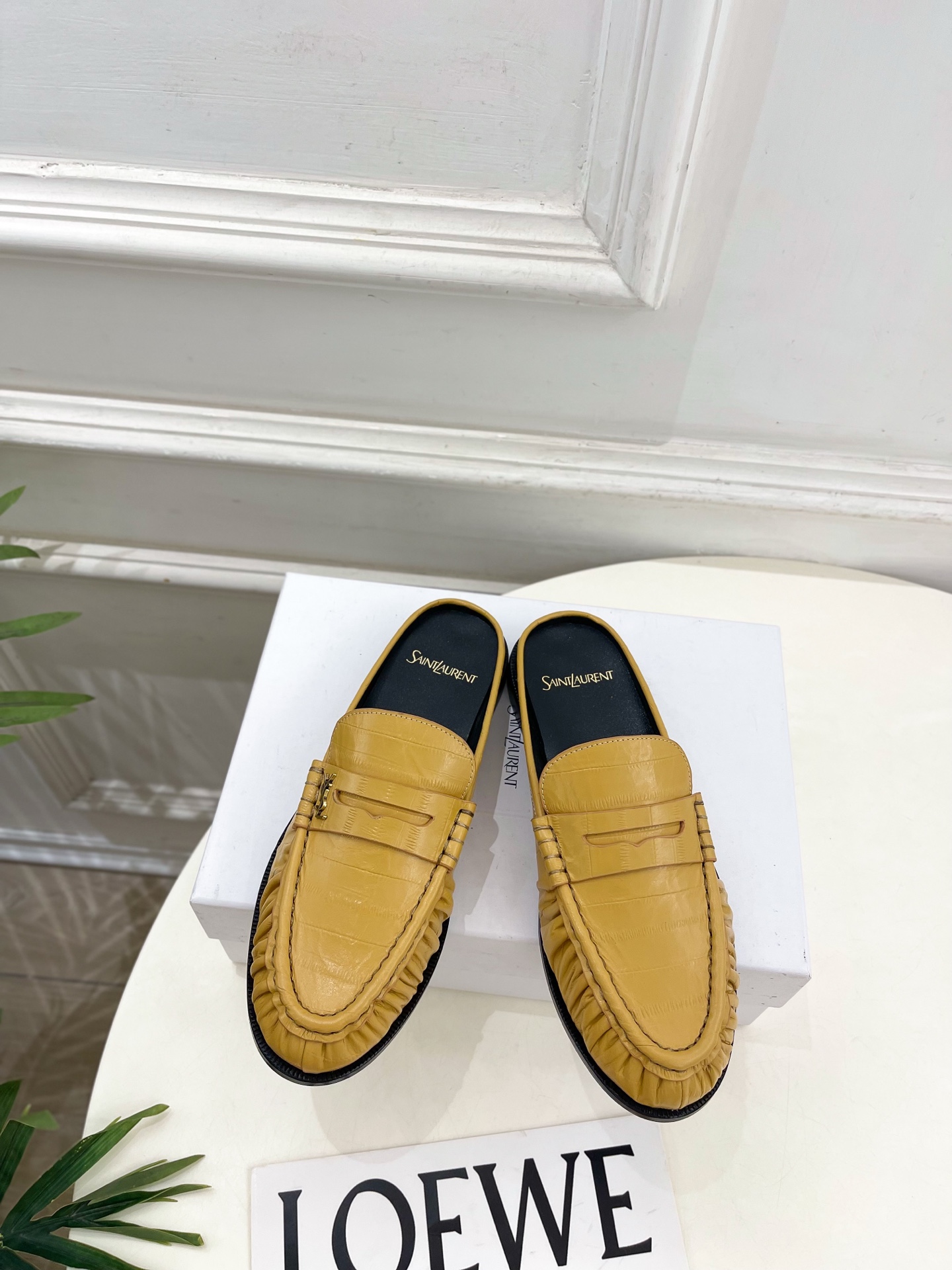 SAIN*LAURENT  圣罗兰  26𝐬𝐬  ☘️2026春夏新品YSL褶皱情侣款乐福半拖鞋 上新☑️ ——————