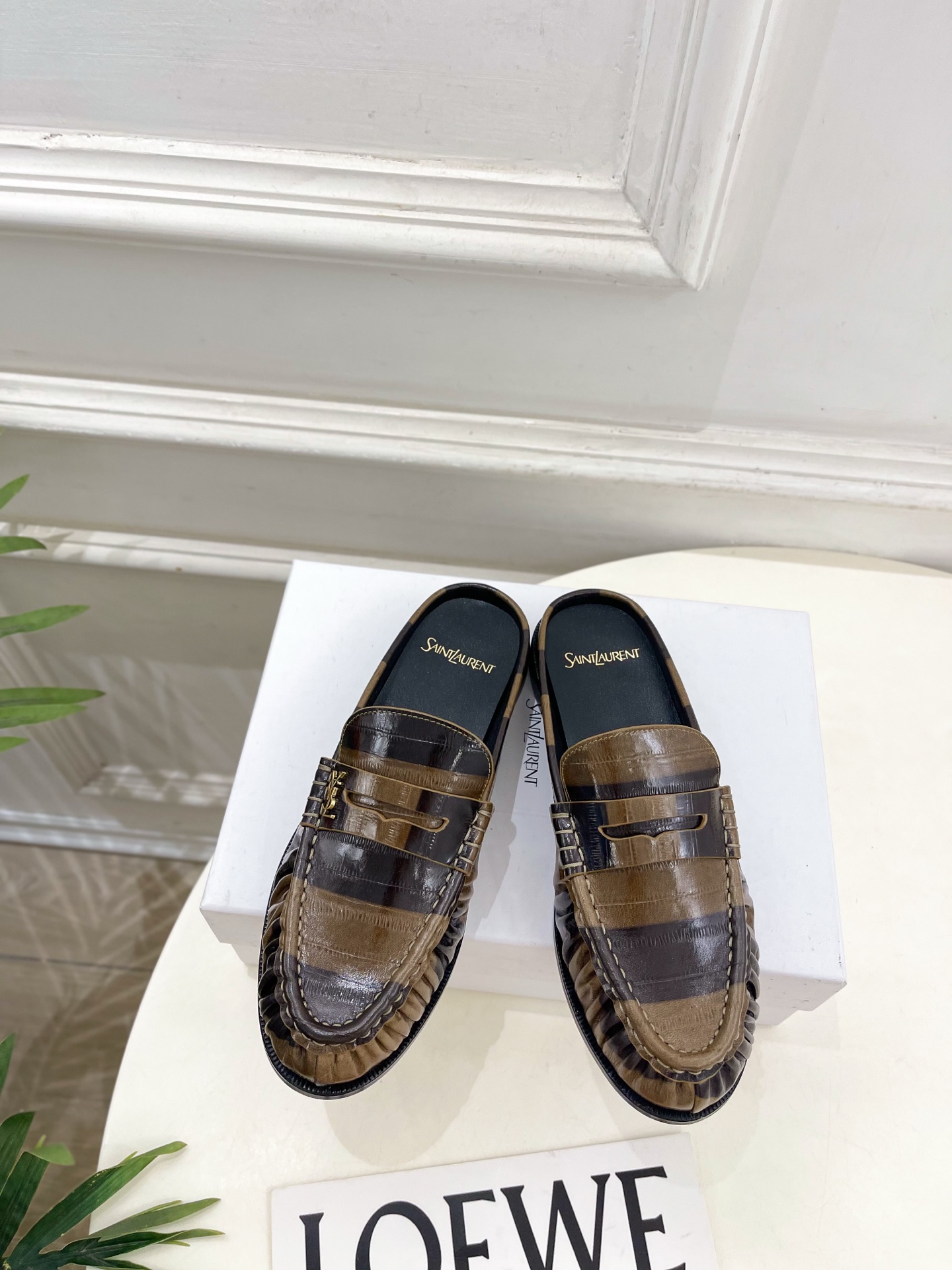 SAIN*LAURENT  圣罗兰  26𝐬𝐬  ☘️2026春夏新品YSL褶皱情侣款乐福半拖鞋 上新☑️ ——————