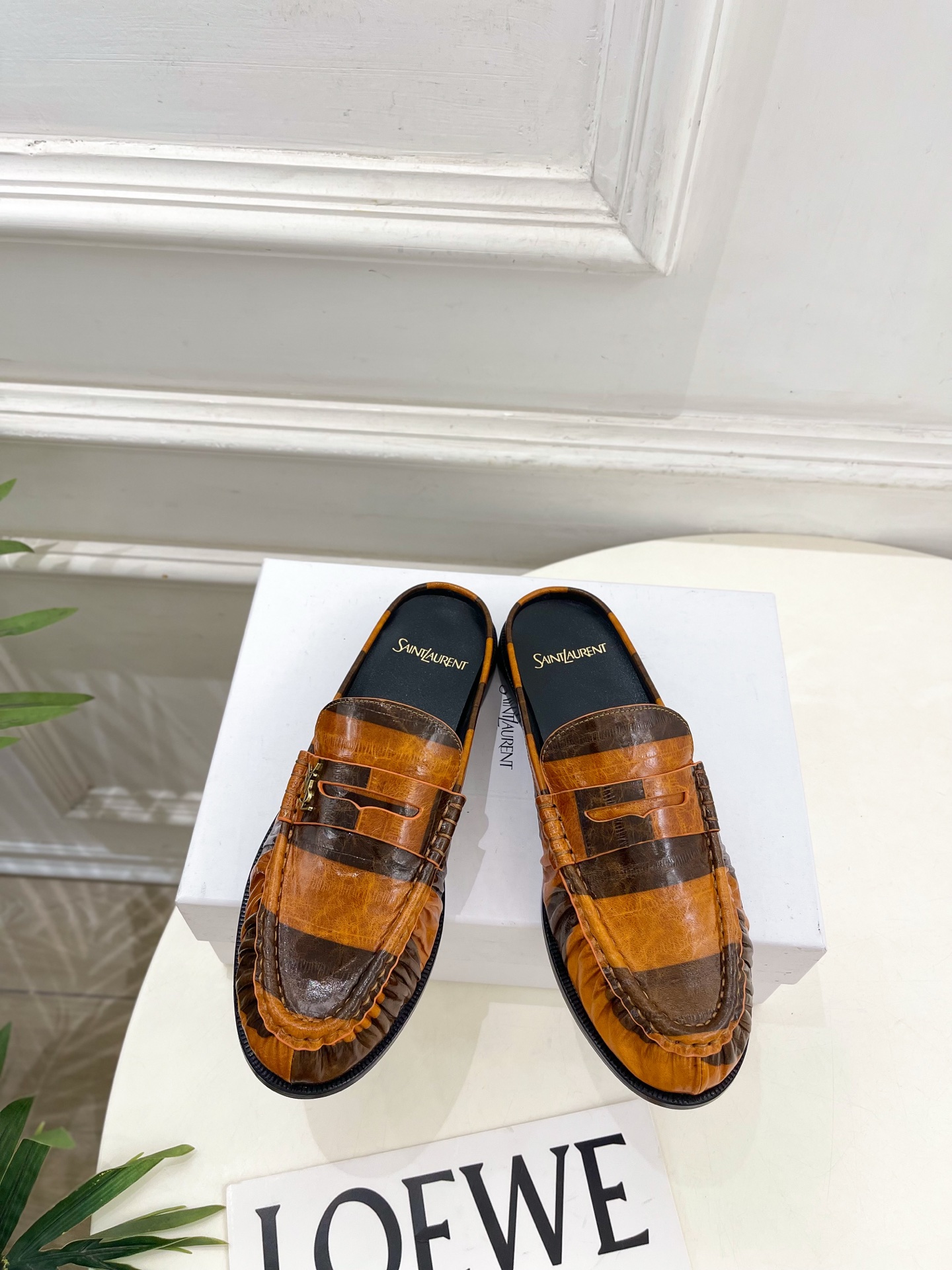 SAIN*LAURENT  圣罗兰  26𝐬𝐬  ☘️2026春夏新品YSL褶皱情侣款乐福半拖鞋 上新☑️ ——————