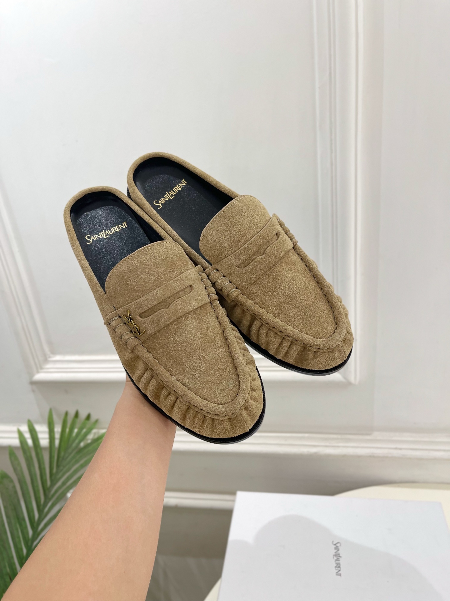 SAIN*LAURENT 圣罗兰 26𝐬𝐬 ☘️2026春夏新品YSL褶皱情侣款乐福半拖鞋 上新☑️ —————— SAIN*LAURENT 圣罗兰 26𝐬𝐬 ☘️2026春夏新品YSL褶皱情侣款乐福半拖鞋 上新☑️ ——————