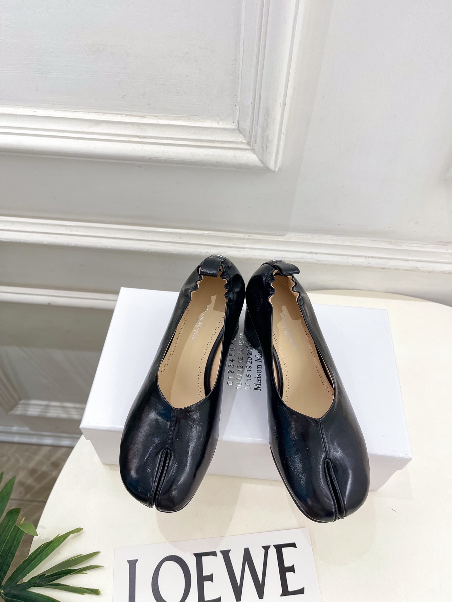Maison Margiela· 马吉拉26𝐬𝐬 2026春夏新品MM6 复古分趾坡跟单鞋 凉鞋 ———————— M Maison Margiela· 马吉拉26𝐬𝐬 2026春夏新品MM6 复古分趾坡跟单鞋 凉鞋 ———————— M