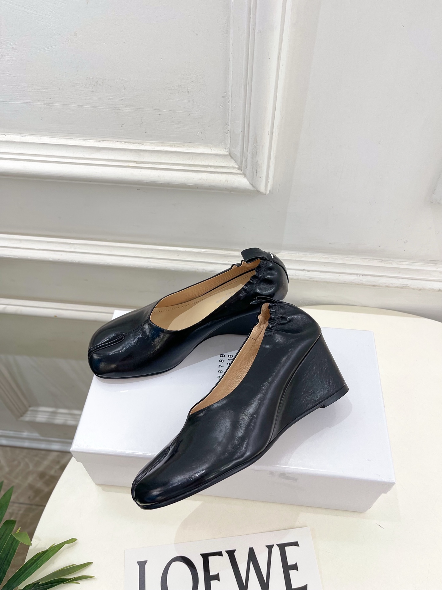 Maison Margiela· 马吉拉26𝐬𝐬 2026春夏新品MM6 复古分趾坡跟单鞋 凉鞋 ———————— M Maison Margiela· 马吉拉26𝐬𝐬 2026春夏新品MM6 复古分趾坡跟单鞋 凉鞋 ———————— M