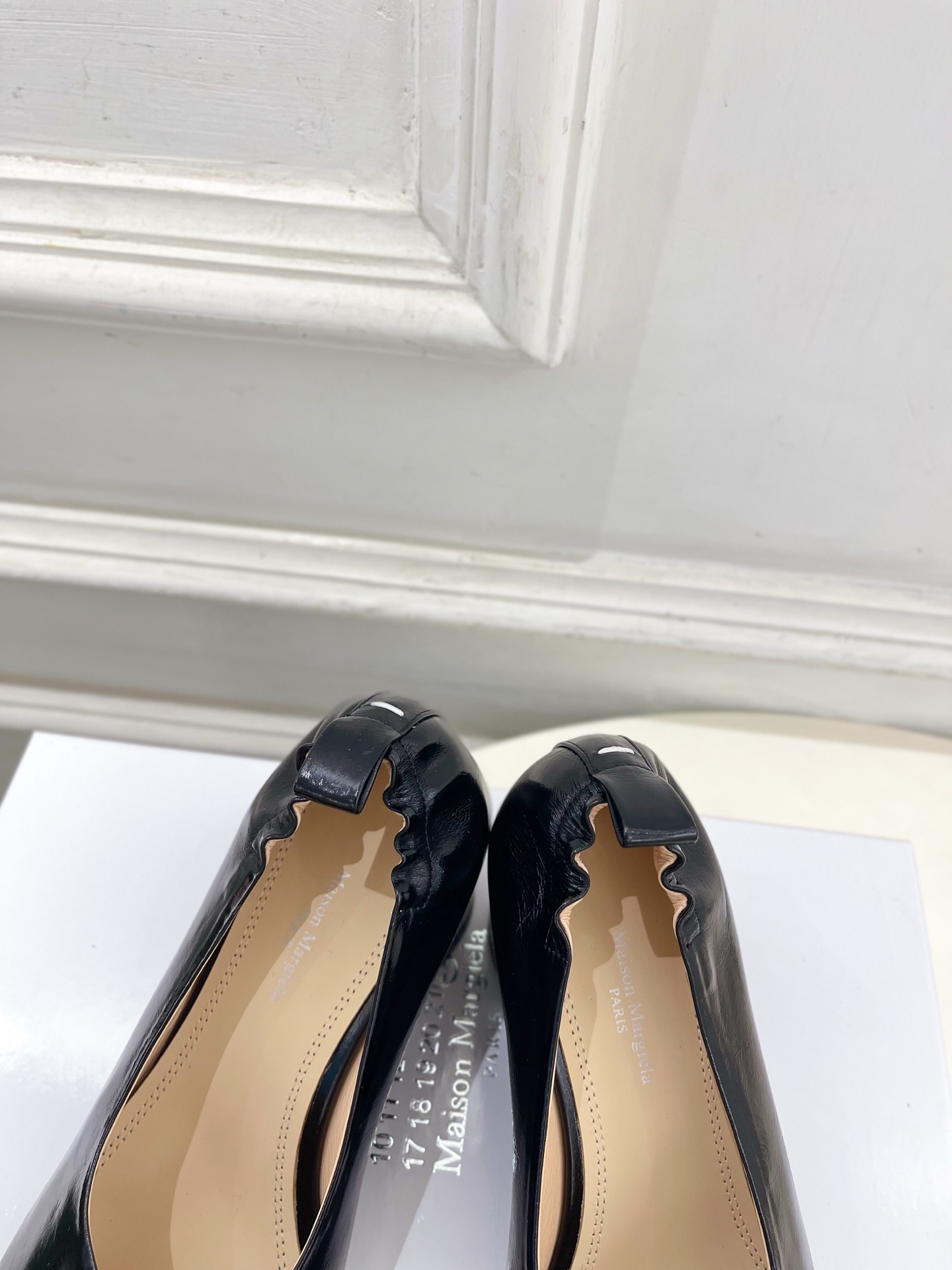 Maison Margiela· 马吉拉26𝐬𝐬 2026春夏新品MM6 复古分趾坡跟单鞋 凉鞋 ———————— M Maison Margiela· 马吉拉26𝐬𝐬 2026春夏新品MM6 复古分趾坡跟单鞋 凉鞋 ———————— M