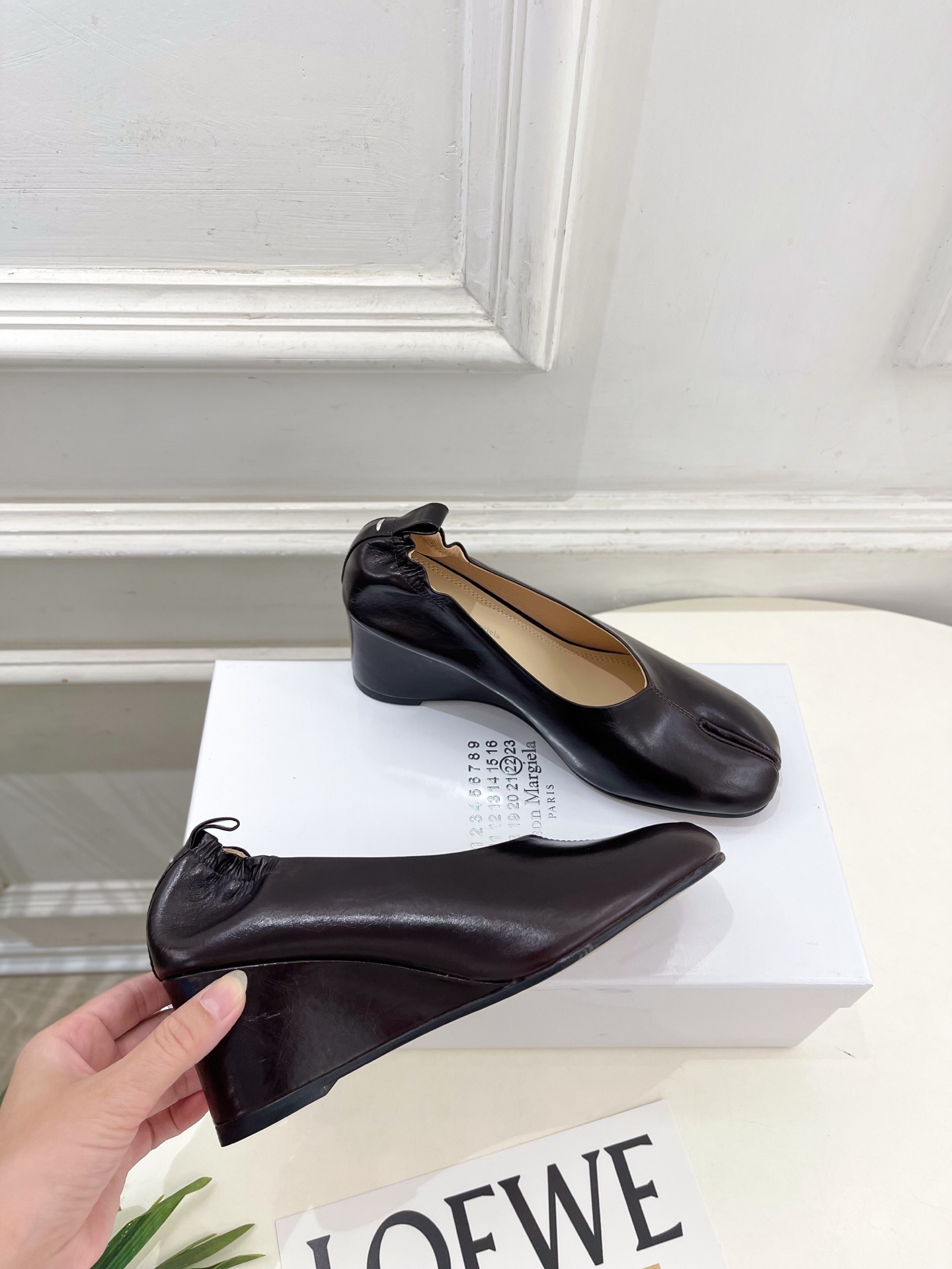 Maison Margiela· 马吉拉26𝐬𝐬  2026春夏新品MM6 复古分趾坡跟单鞋 凉鞋 ———————— M