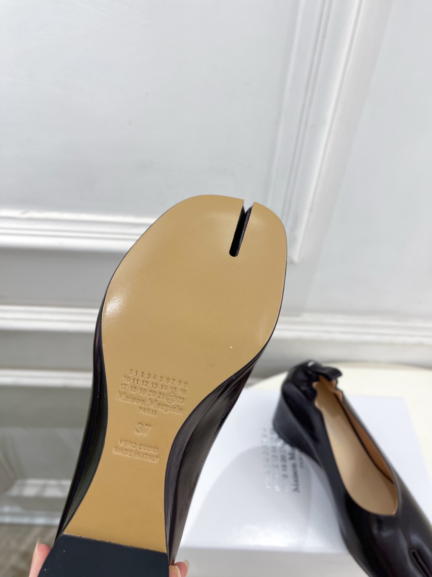 Maison Margiela· 马吉拉26𝐬𝐬  2026春夏新品MM6 复古分趾坡跟单鞋 凉鞋 ———————— M