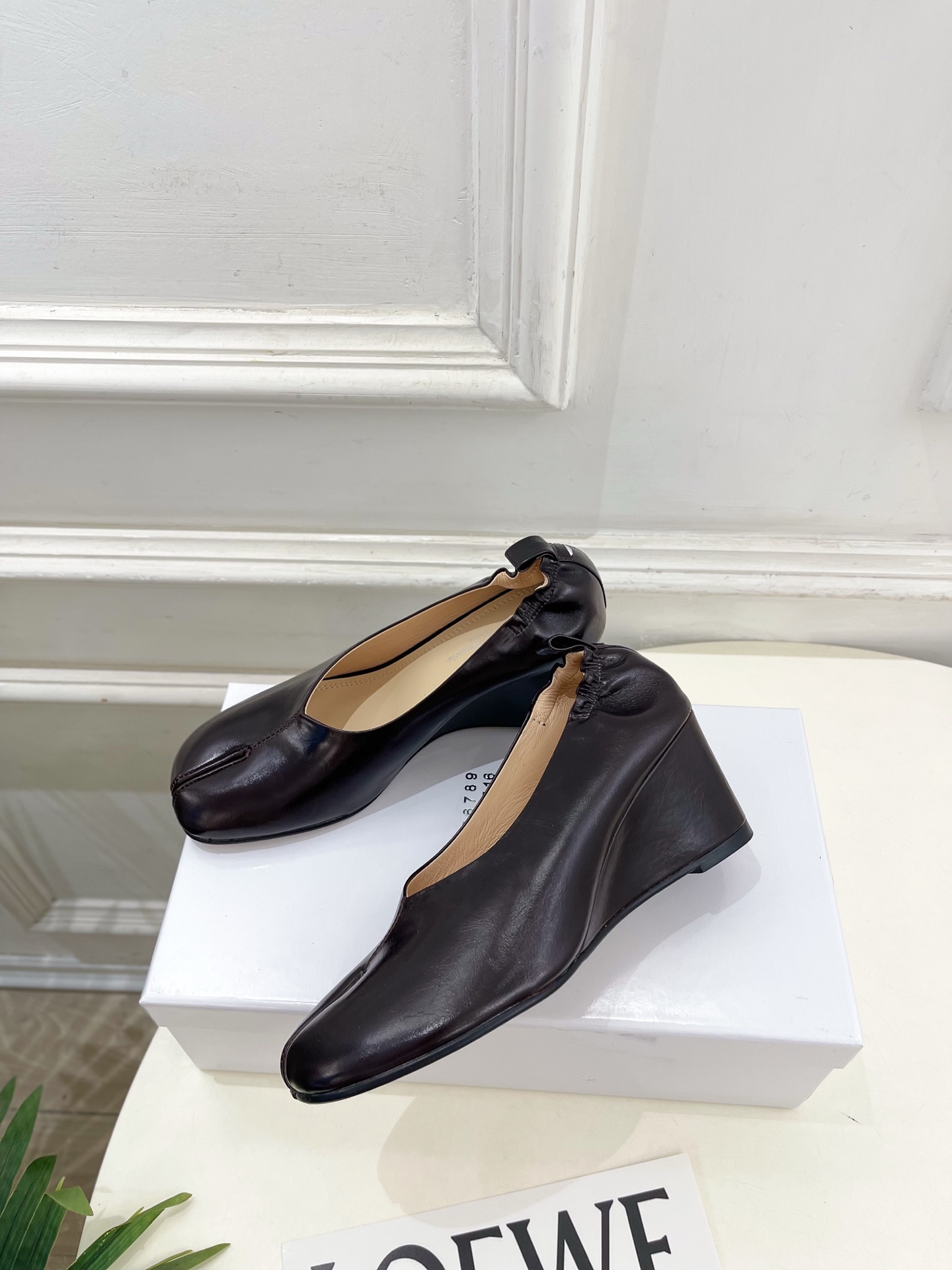 Maison Margiela· 马吉拉26𝐬𝐬  2026春夏新品MM6 复古分趾坡跟单鞋 凉鞋 ———————— M