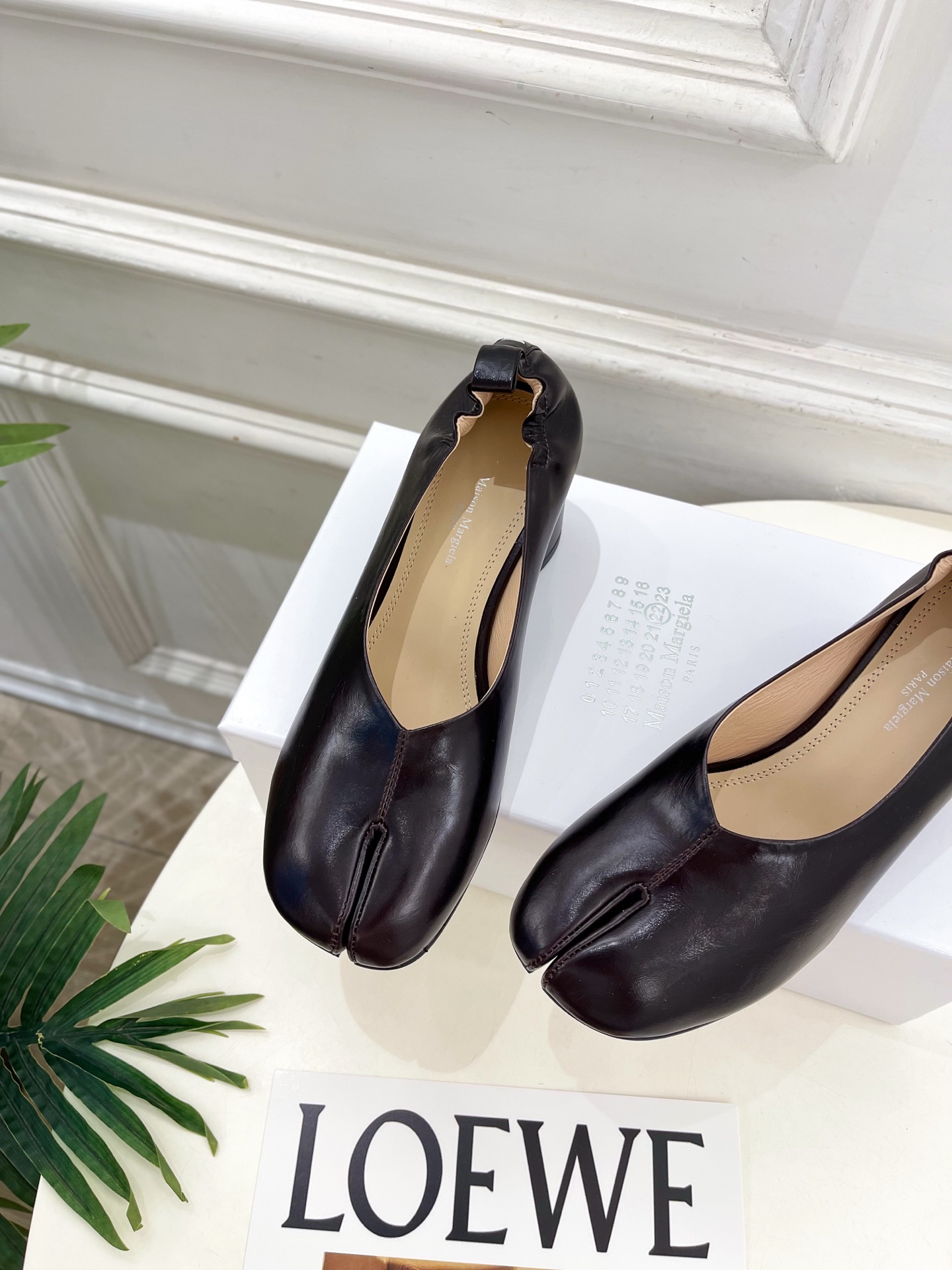 Maison Margiela· 马吉拉26𝐬𝐬  2026春夏新品MM6 复古分趾坡跟单鞋 凉鞋 ———————— M