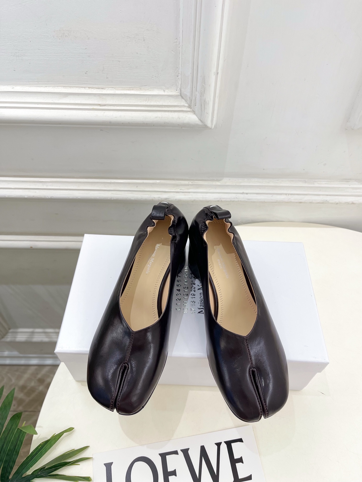 Maison Margiela· 马吉拉26𝐬𝐬 2026春夏新品MM6 复古分趾坡跟单鞋 凉鞋 ———————— M Maison Margiela· 马吉拉26𝐬𝐬 2026春夏新品MM6 复古分趾坡跟单鞋 凉鞋 ———————— M