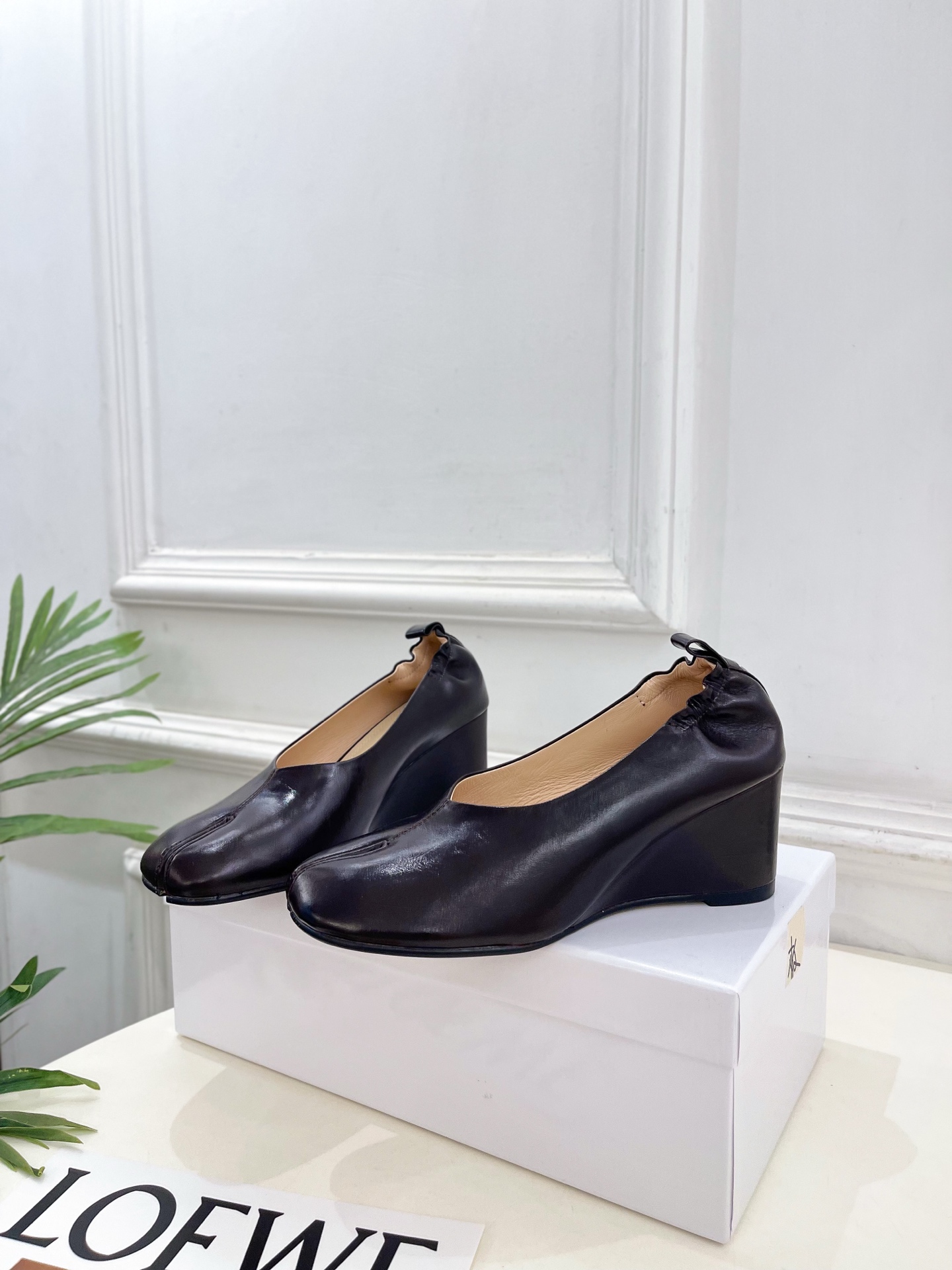 Maison Margiela· 马吉拉26𝐬𝐬  2026春夏新品MM6 复古分趾坡跟单鞋 凉鞋 ———————— M