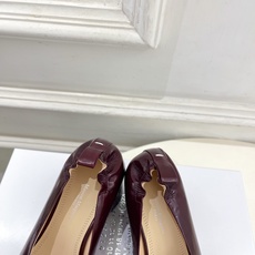 Maison Margiela· 马吉拉26𝐬𝐬 2026春夏新品MM6 复古分趾坡跟单鞋 凉鞋 ———————— M Maison Margiela· 马吉拉26𝐬𝐬 2026春夏新品MM6 复古分趾坡跟单鞋 凉鞋 ———————— M