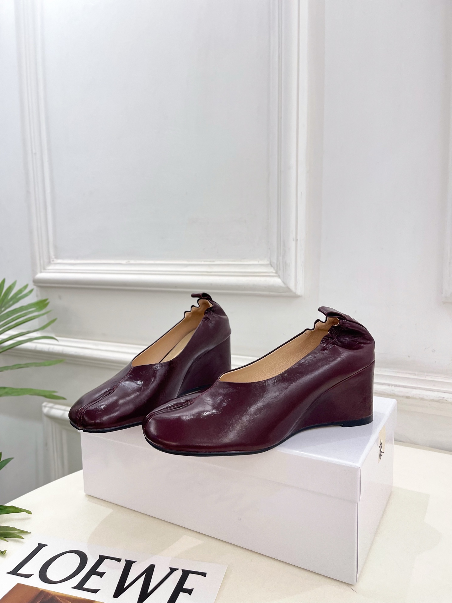 Maison Margiela· 马吉拉26𝐬𝐬 2026春夏新品MM6 复古分趾坡跟单鞋 凉鞋 ———————— M Maison Margiela· 马吉拉26𝐬𝐬 2026春夏新品MM6 复古分趾坡跟单鞋 凉鞋 ———————— M