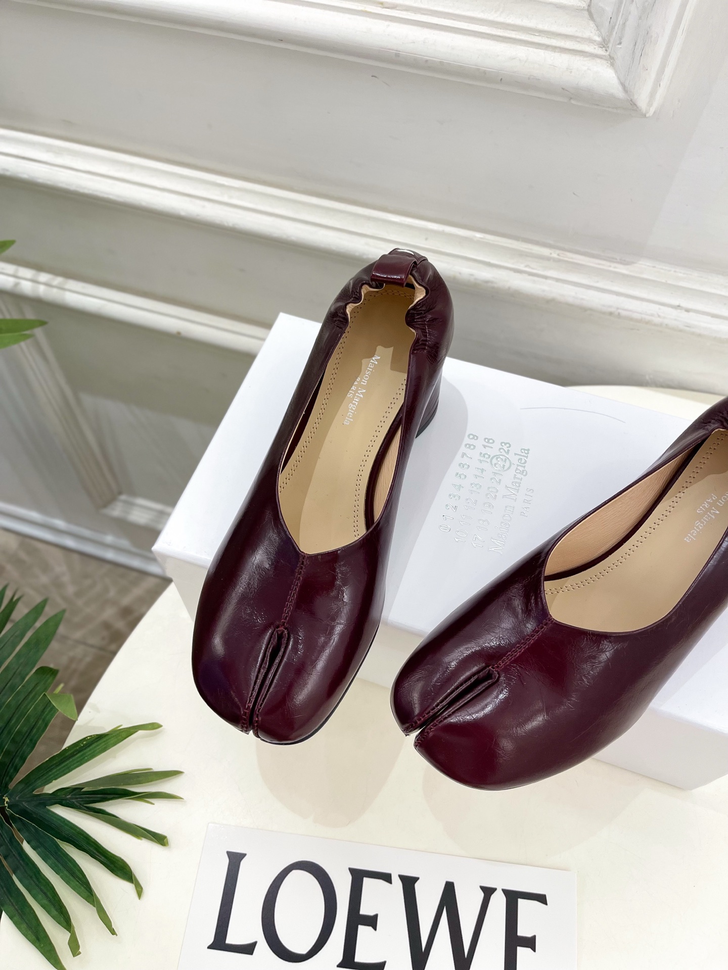 Maison Margiela· 马吉拉26𝐬𝐬 2026春夏新品MM6 复古分趾坡跟单鞋 凉鞋 ———————— M Maison Margiela· 马吉拉26𝐬𝐬 2026春夏新品MM6 复古分趾坡跟单鞋 凉鞋 ———————— M