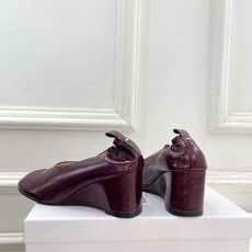 Maison Margiela· 马吉拉26𝐬𝐬 2026春夏新品MM6 复古分趾坡跟单鞋 凉鞋 ———————— M Maison Margiela· 马吉拉26𝐬𝐬 2026春夏新品MM6 复古分趾坡跟单鞋 凉鞋 ———————— M