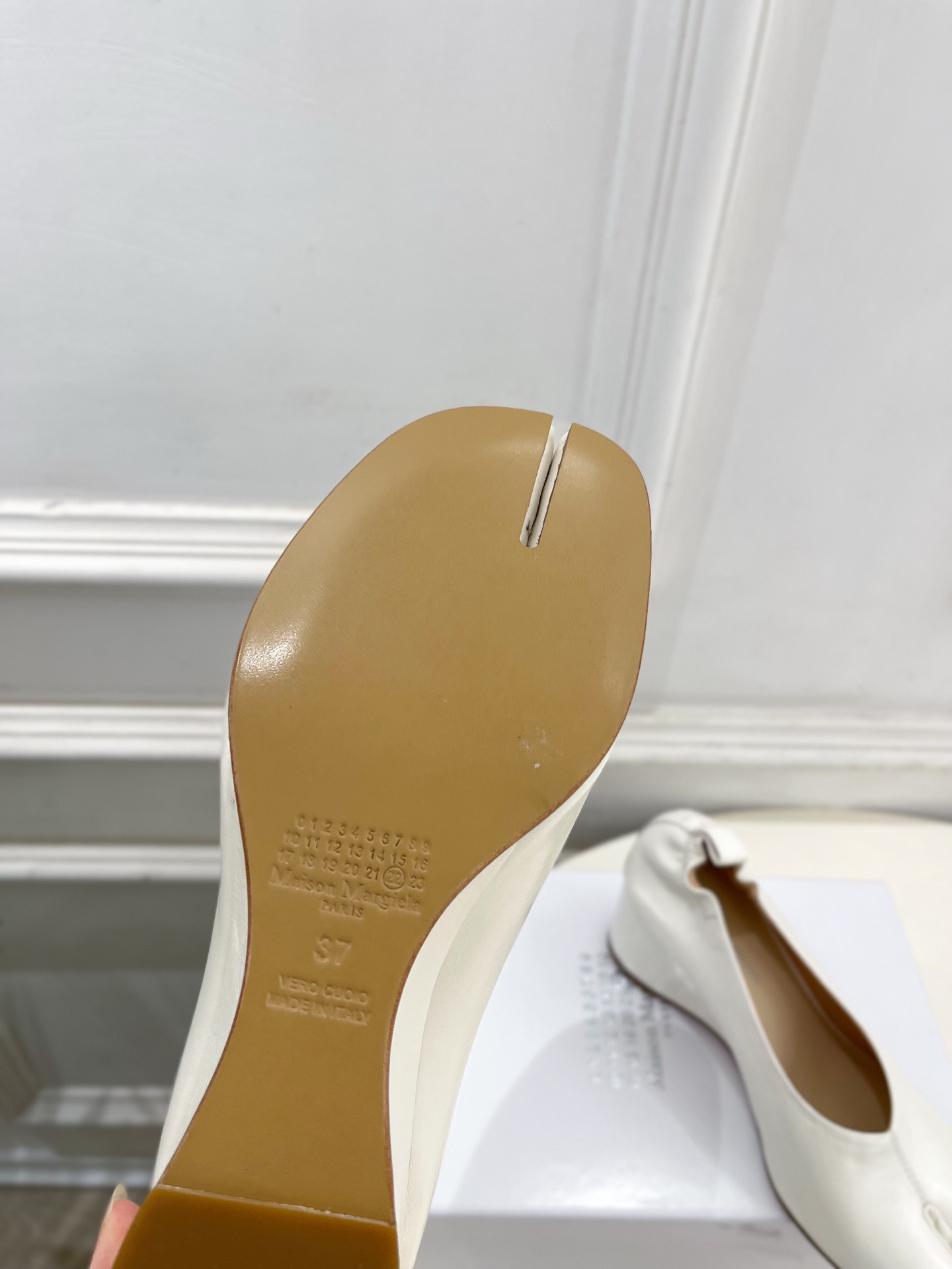 Maison Margiela· 马吉拉26𝐬𝐬 2026春夏新品MM6 复古分趾坡跟单鞋 凉鞋 ———————— M Maison Margiela· 马吉拉26𝐬𝐬 2026春夏新品MM6 复古分趾坡跟单鞋 凉鞋 ———————— M