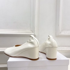 Maison Margiela· 马吉拉26𝐬𝐬 2026春夏新品MM6 复古分趾坡跟单鞋 凉鞋 ———————— M Maison Margiela· 马吉拉26𝐬𝐬 2026春夏新品MM6 复古分趾坡跟单鞋 凉鞋 ———————— M