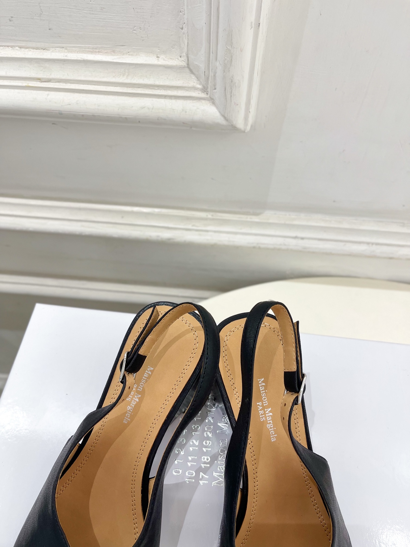 Maison Margiela· 马吉拉26𝐬𝐬 2026春夏新品MM6 复古分趾坡跟单鞋 凉鞋 ———————— M Maison Margiela· 马吉拉26𝐬𝐬 2026春夏新品MM6 复古分趾坡跟单鞋 凉鞋 ———————— M