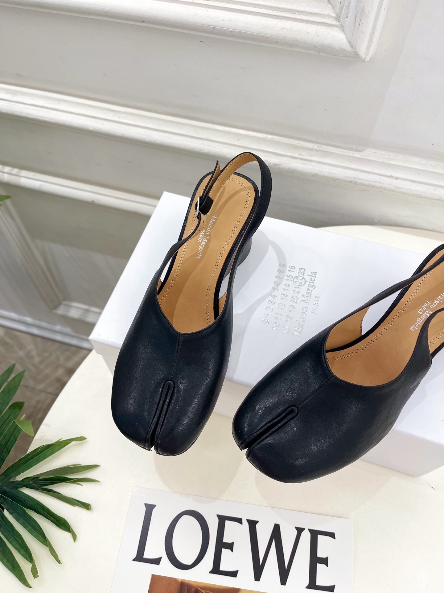 Maison Margiela· 马吉拉26𝐬𝐬 2026春夏新品MM6 复古分趾坡跟单鞋 凉鞋 ———————— M Maison Margiela· 马吉拉26𝐬𝐬 2026春夏新品MM6 复古分趾坡跟单鞋 凉鞋 ———————— M