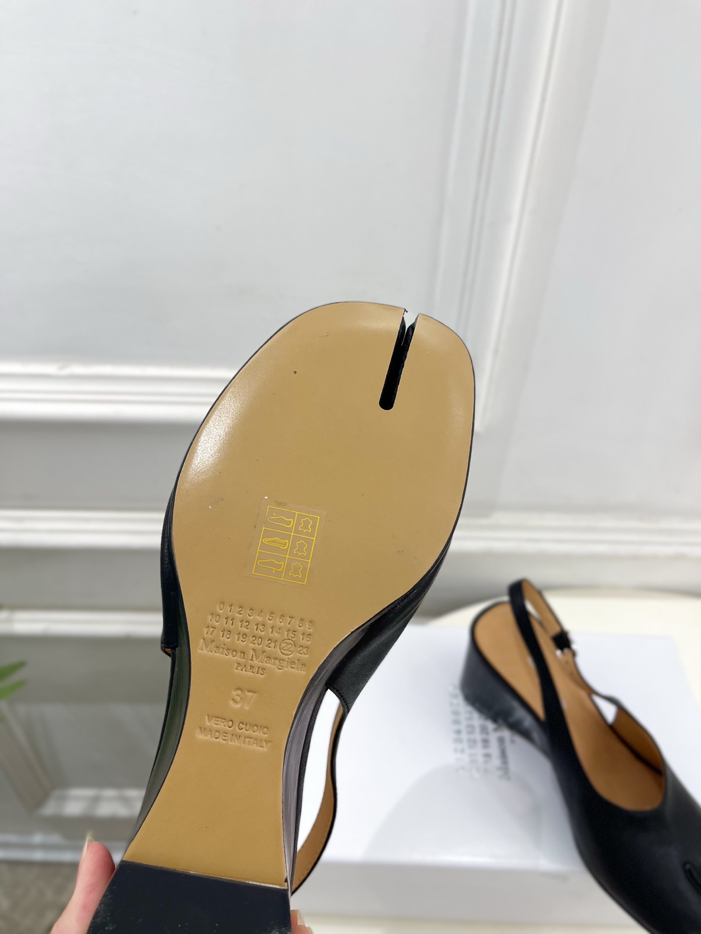 Maison Margiela· 马吉拉26𝐬𝐬 2026春夏新品MM6 复古分趾坡跟单鞋 凉鞋 ———————— M Maison Margiela· 马吉拉26𝐬𝐬 2026春夏新品MM6 复古分趾坡跟单鞋 凉鞋 ———————— M