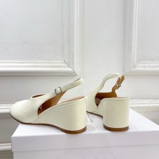 Maison Margiela· 马吉拉26𝐬𝐬 2026春夏新品MM6 复古分趾坡跟单鞋 凉鞋 ———————— M Maison Margiela· 马吉拉26𝐬𝐬 2026春夏新品MM6 复古分趾坡跟单鞋 凉鞋 ———————— M