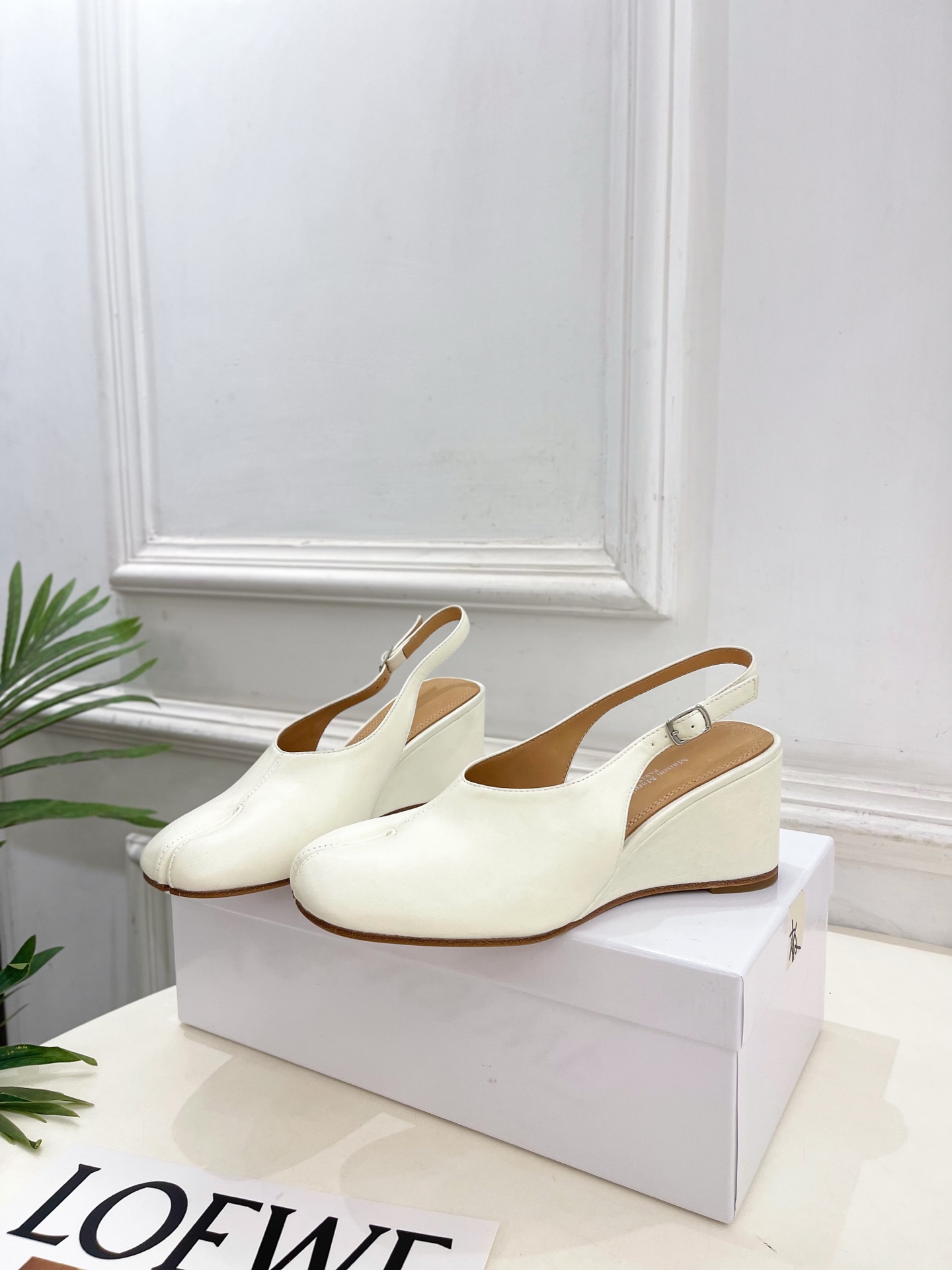 Maison Margiela· 马吉拉26𝐬𝐬 2026春夏新品MM6 复古分趾坡跟单鞋 凉鞋 ———————— M Maison Margiela· 马吉拉26𝐬𝐬 2026春夏新品MM6 复古分趾坡跟单鞋 凉鞋 ———————— M