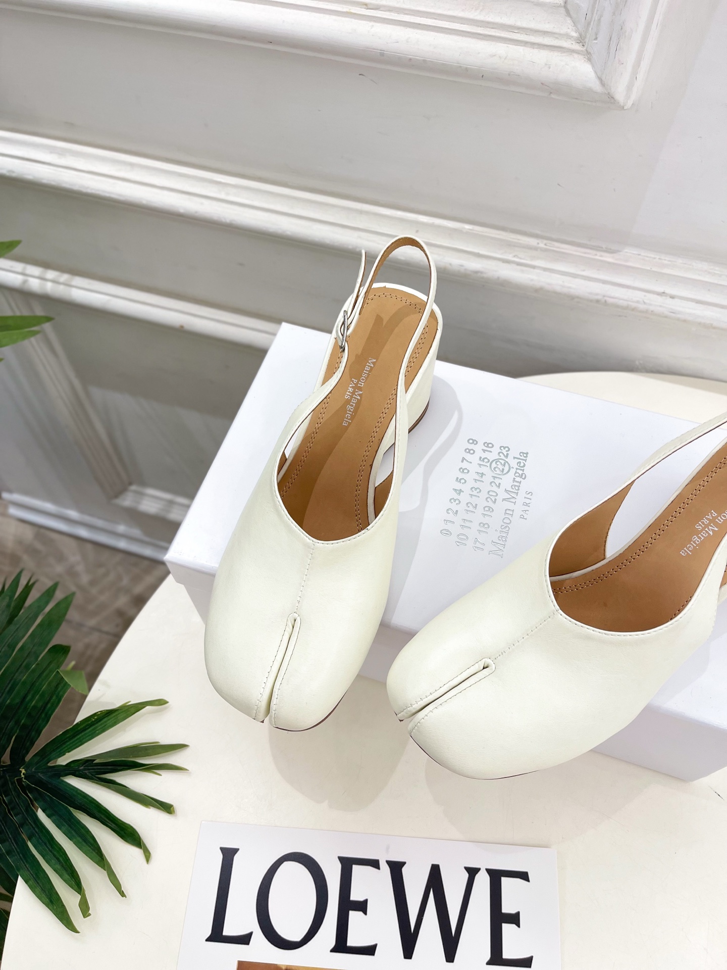 Maison Margiela· 马吉拉26𝐬𝐬 2026春夏新品MM6 复古分趾坡跟单鞋 凉鞋 ———————— M Maison Margiela· 马吉拉26𝐬𝐬 2026春夏新品MM6 复古分趾坡跟单鞋 凉鞋 ———————— M