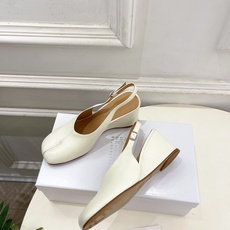 Maison Margiela· 马吉拉26𝐬𝐬 2026春夏新品MM6 复古分趾坡跟单鞋 凉鞋 ———————— M Maison Margiela· 马吉拉26𝐬𝐬 2026春夏新品MM6 复古分趾坡跟单鞋 凉鞋 ———————— M