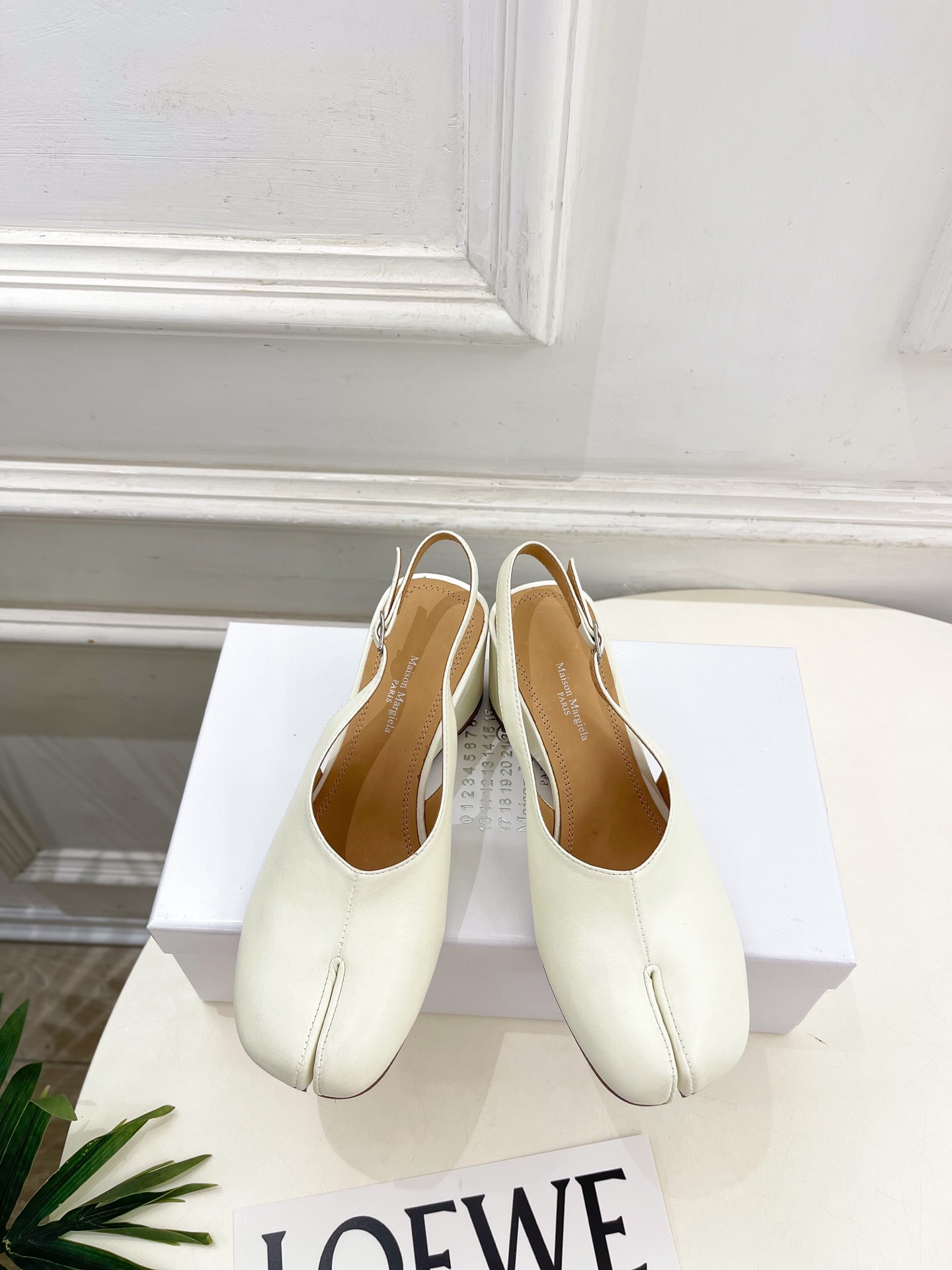 Maison Margiela· 马吉拉26𝐬𝐬 2026春夏新品MM6 复古分趾坡跟单鞋 凉鞋 ———————— M Maison Margiela· 马吉拉26𝐬𝐬 2026春夏新品MM6 复古分趾坡跟单鞋 凉鞋 ———————— M