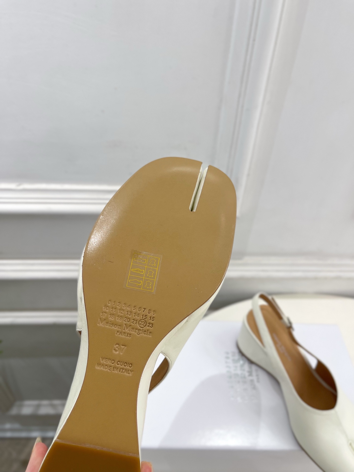Maison Margiela· 马吉拉26𝐬𝐬 2026春夏新品MM6 复古分趾坡跟单鞋 凉鞋 ———————— M Maison Margiela· 马吉拉26𝐬𝐬 2026春夏新品MM6 复古分趾坡跟单鞋 凉鞋 ———————— M
