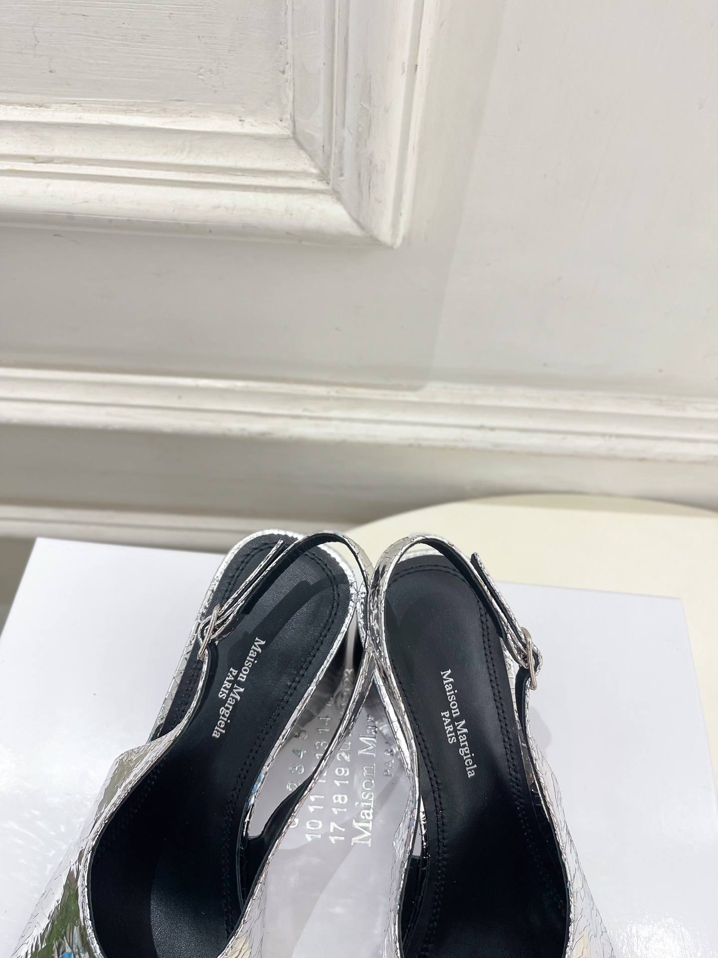 Maison Margiela· 马吉拉26𝐬𝐬  2026春夏新品MM6 复古分趾坡跟单鞋 凉鞋 ———————— M