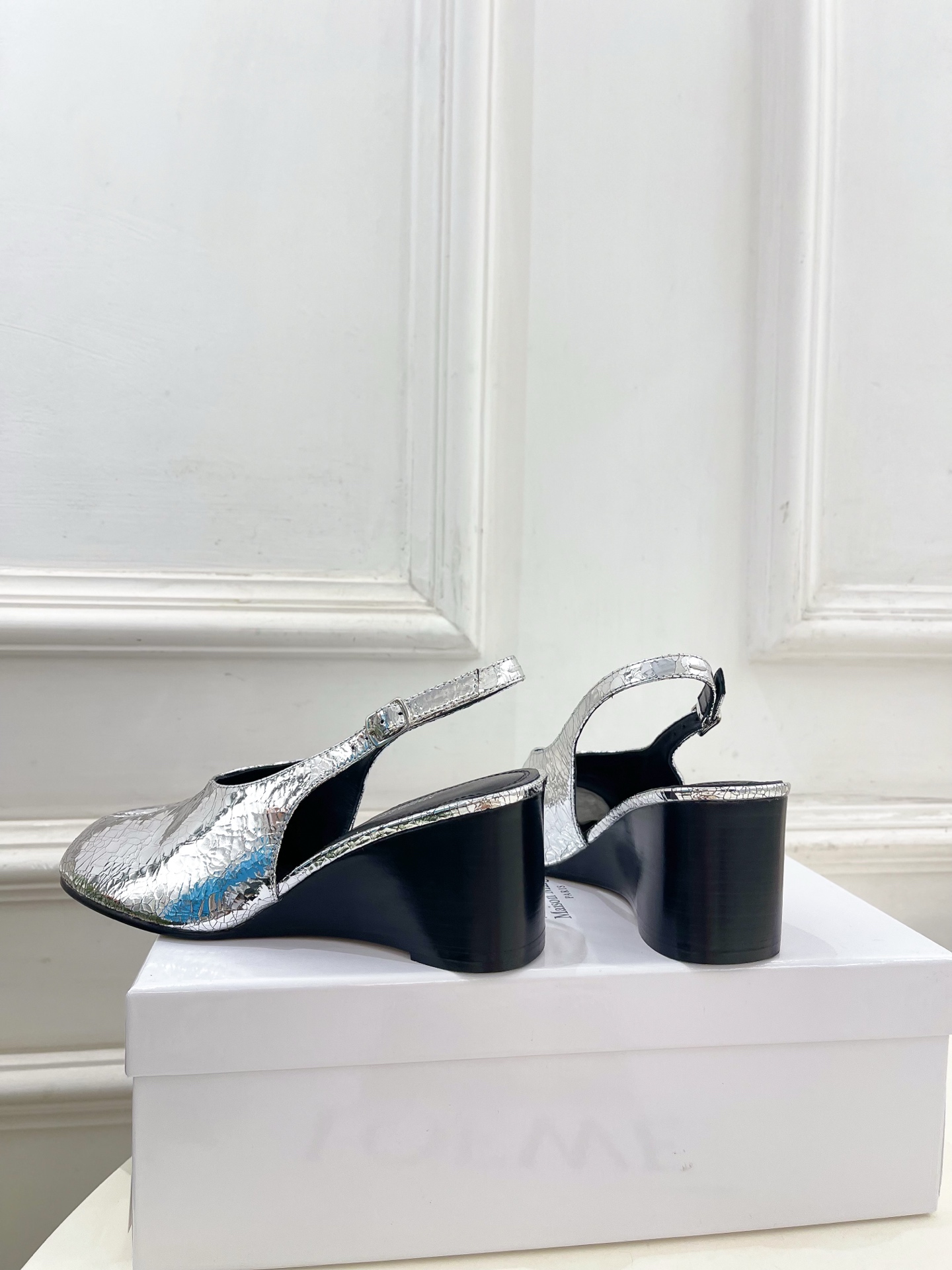 Maison Margiela· 马吉拉26𝐬𝐬  2026春夏新品MM6 复古分趾坡跟单鞋 凉鞋 ———————— M
