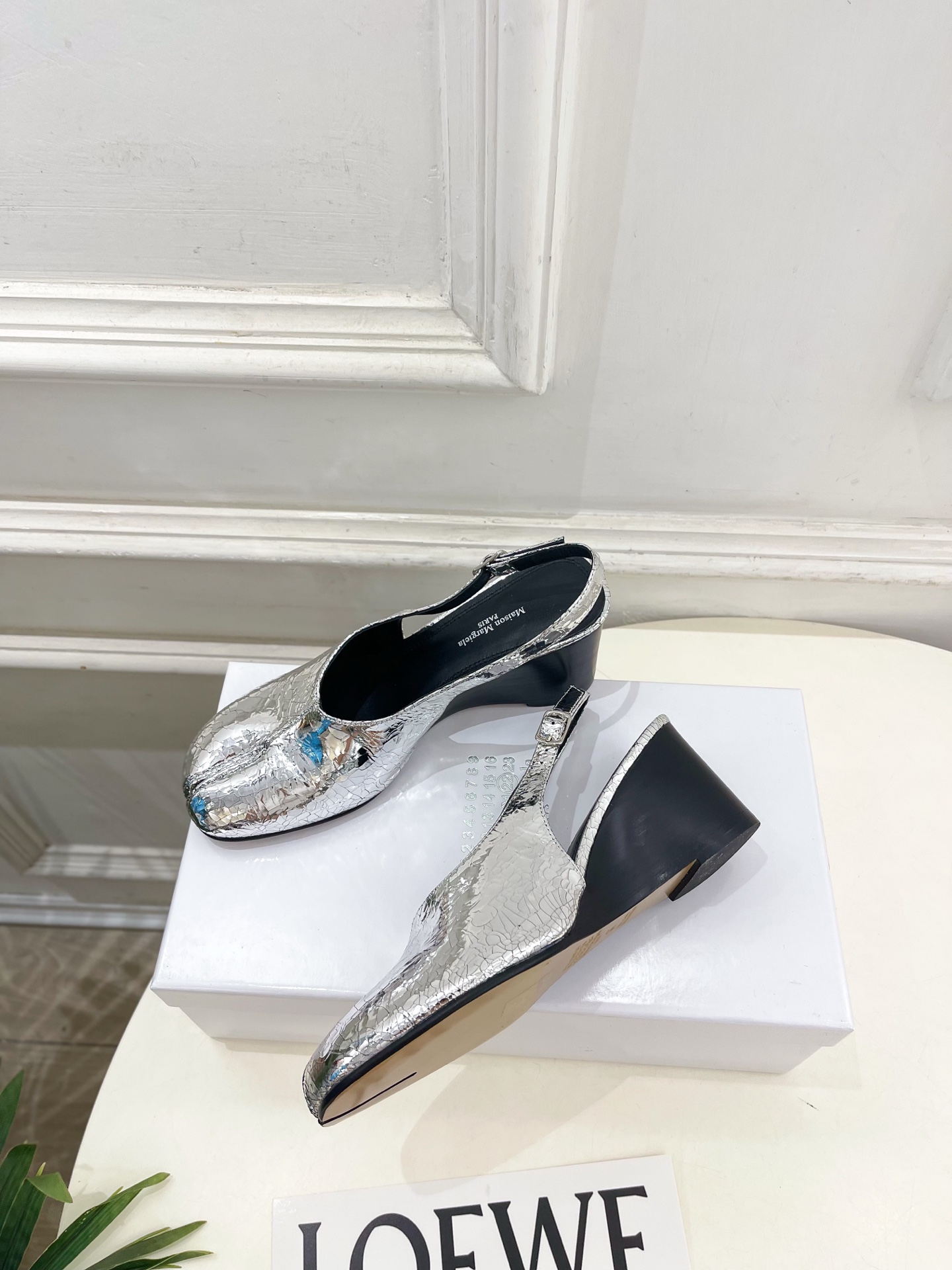 Maison Margiela· 马吉拉26𝐬𝐬  2026春夏新品MM6 复古分趾坡跟单鞋 凉鞋 ———————— M