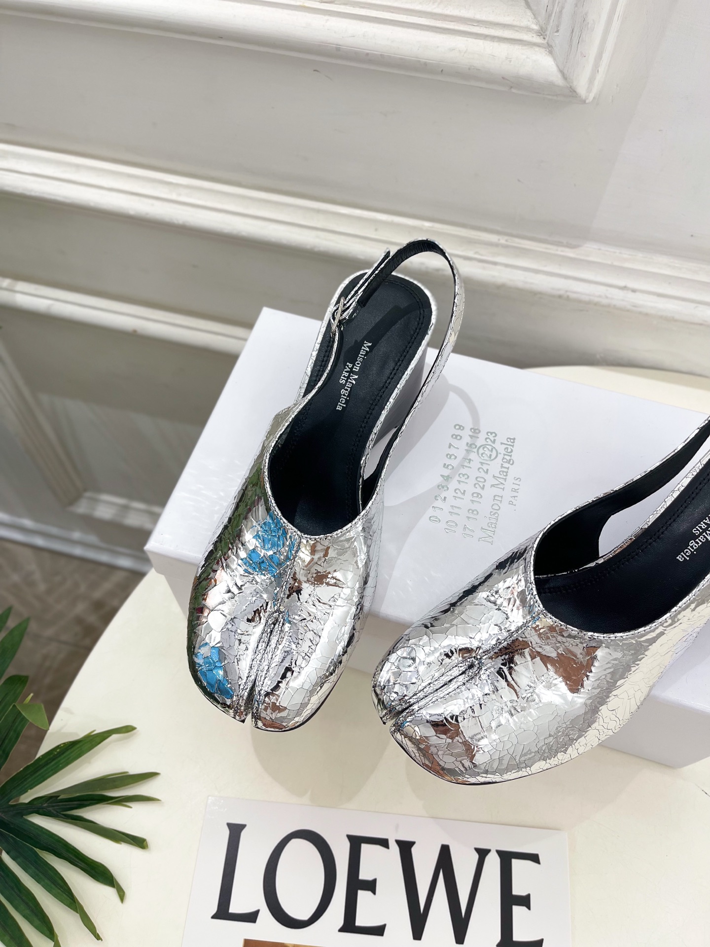 Maison Margiela· 马吉拉26𝐬𝐬  2026春夏新品MM6 复古分趾坡跟单鞋 凉鞋 ———————— M