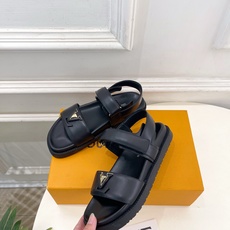 LV | 路易威登 26𝐬𝐬 🧡💚2026春夏新品 顶级版本‼️原版一致 专柜主打最新款 MARE系列LV字母扣 LV | 路易威登 26𝐬𝐬 🧡💚2026春夏新品 顶级版本‼️原版一致 专柜主打最新款 MARE系列LV字母扣