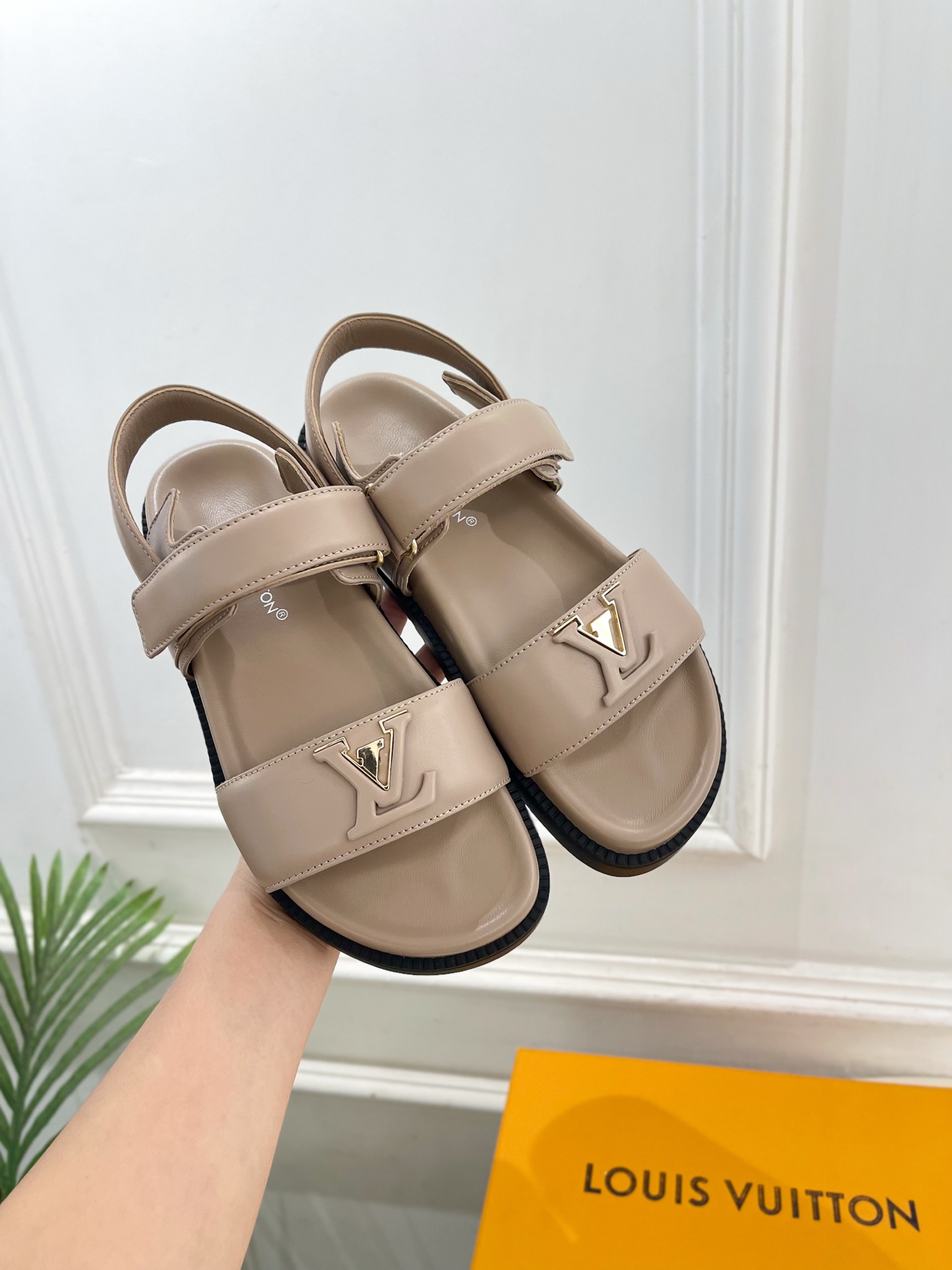 LV | 路易威登 26𝐬𝐬 🧡💚2026春夏新品 顶级版本‼️原版一致 专柜主打最新款 MARE系列LV字母扣 LV | 路易威登 26𝐬𝐬 🧡💚2026春夏新品 顶级版本‼️原版一致 专柜主打最新款 MARE系列LV字母扣