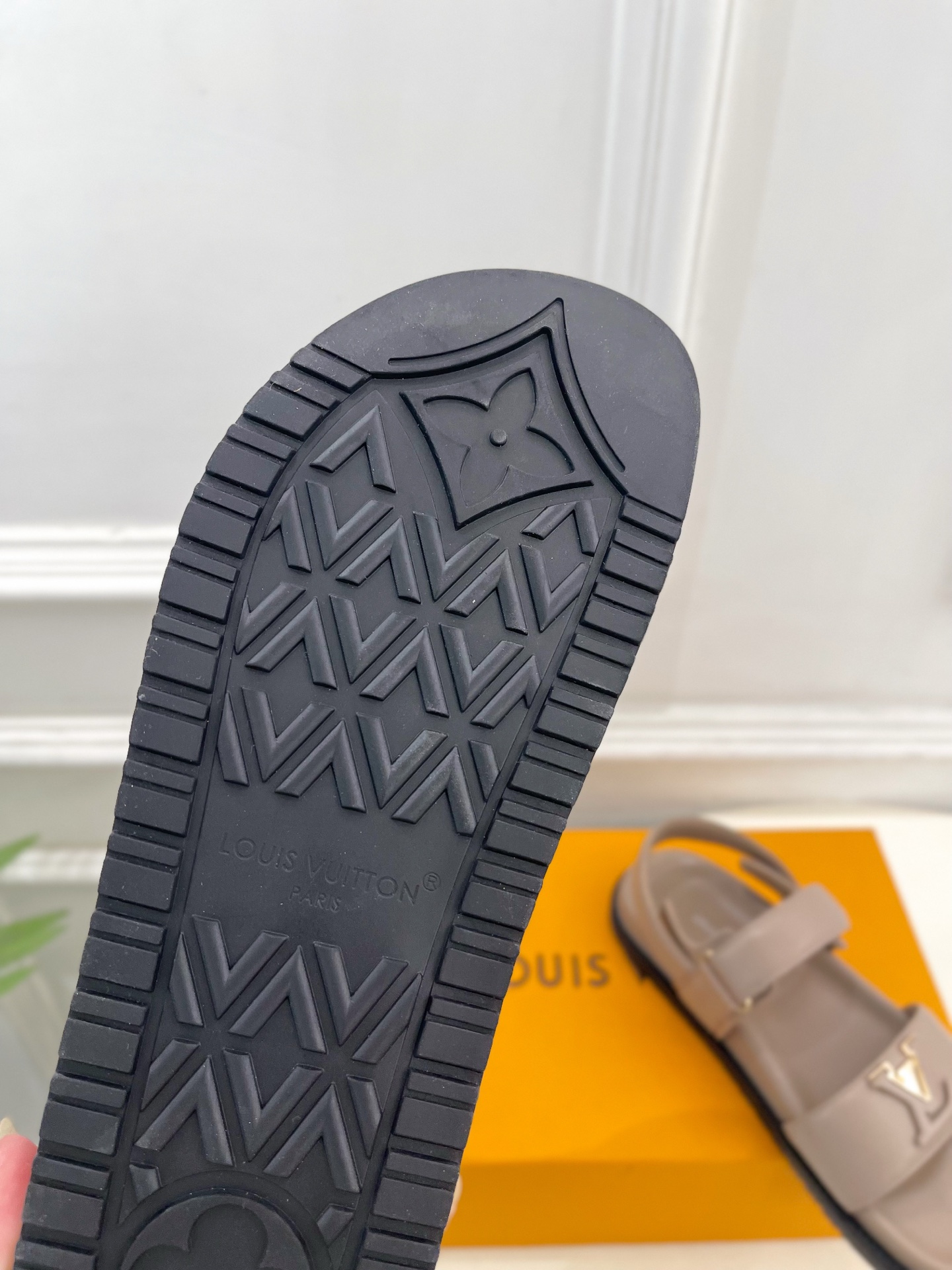LV | 路易威登 26𝐬𝐬 🧡💚2026春夏新品 顶级版本‼️原版一致 专柜主打最新款 MARE系列LV字母扣 LV | 路易威登 26𝐬𝐬 🧡💚2026春夏新品 顶级版本‼️原版一致 专柜主打最新款 MARE系列LV字母扣