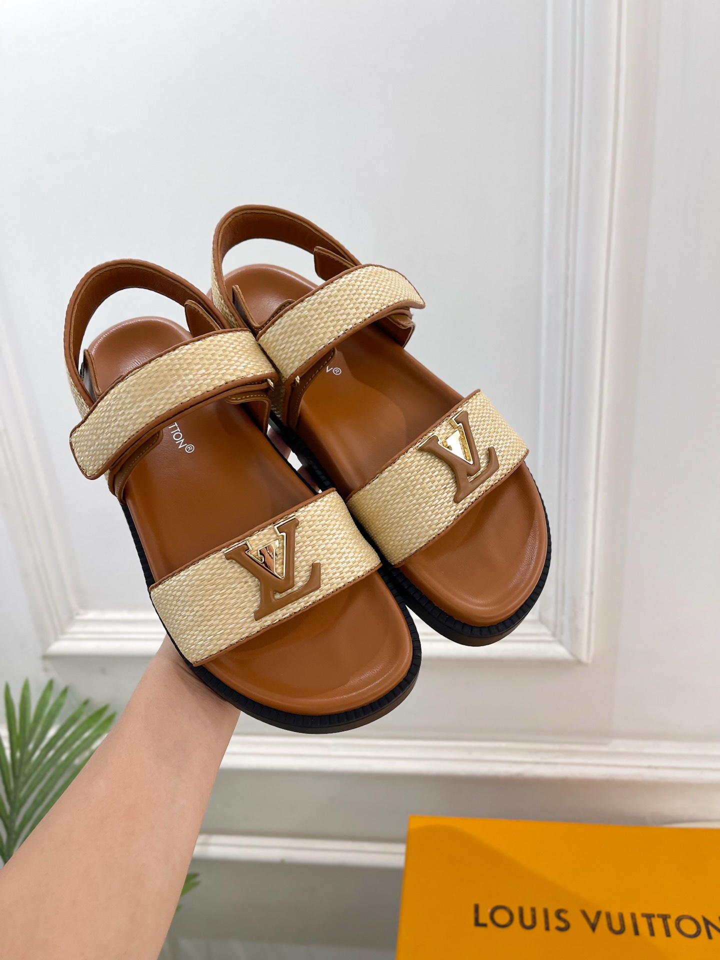 LV | 路易威登 26𝐬𝐬 🧡💚2026春夏新品 顶级版本‼️原版一致 专柜主打最新款 MARE系列LV字母扣 LV | 路易威登 26𝐬𝐬 🧡💚2026春夏新品 顶级版本‼️原版一致 专柜主打最新款 MARE系列LV字母扣