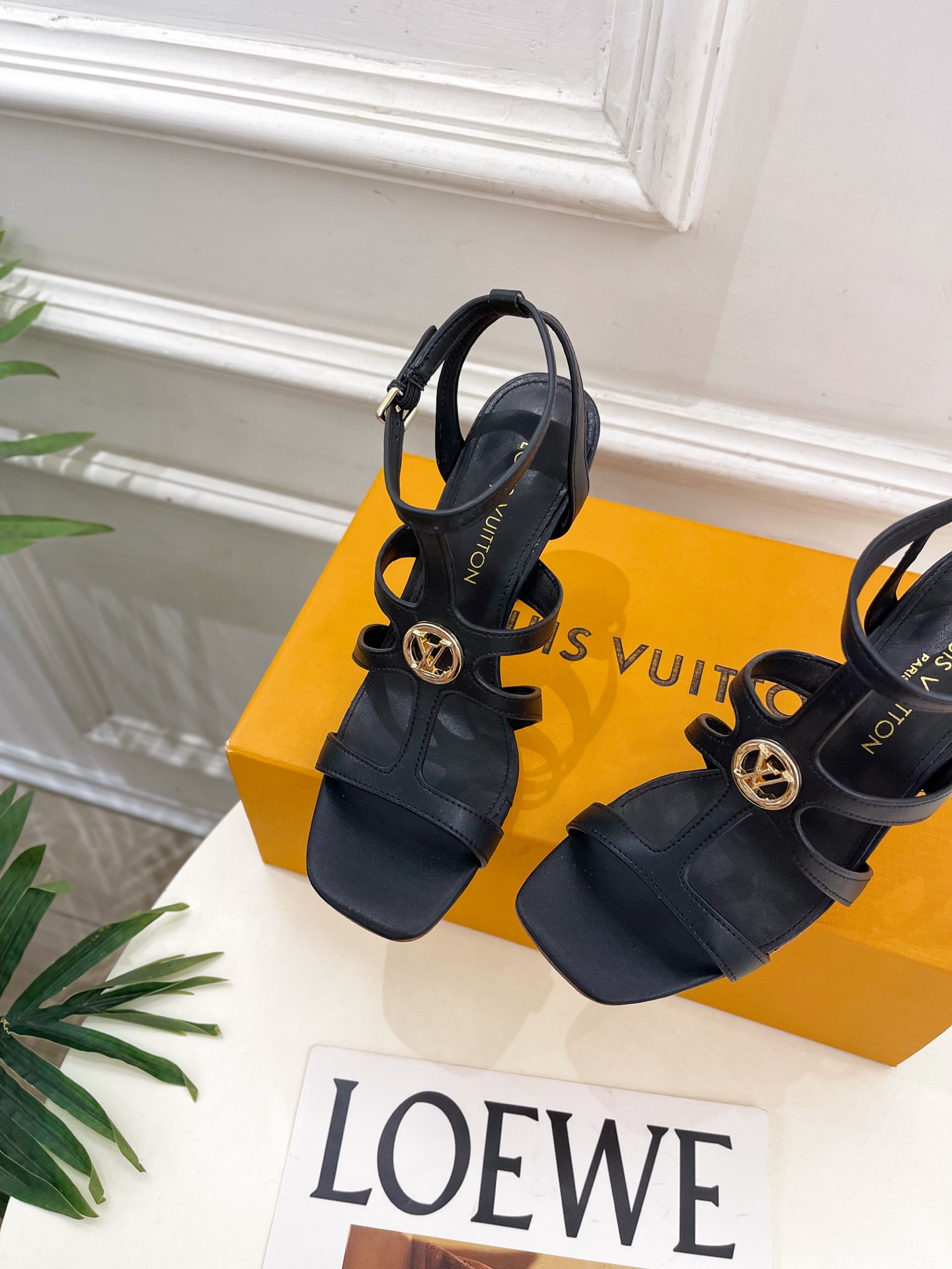 LV | 路易威登 26𝐬𝐬 🧡💚2026 春夏新款 顶级版本‼️原版一致 专柜主打最新款 经典LV金属圆扣罗马高 LV | 路易威登 26𝐬𝐬 🧡💚2026 春夏新款 顶级版本‼️原版一致 专柜主打最新款 经典LV金属圆扣罗马高