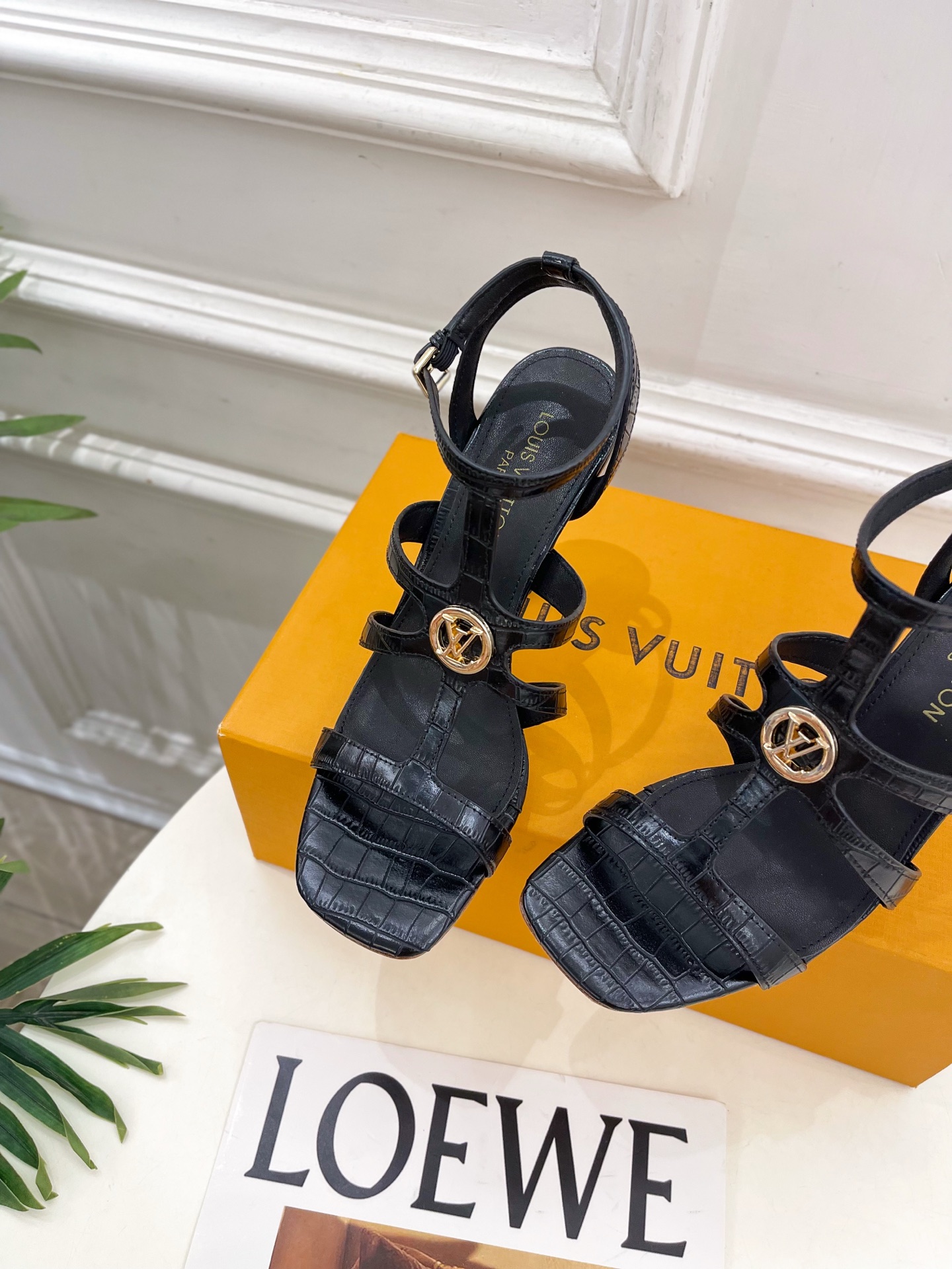 LV | 路易威登 26𝐬𝐬 🧡💚2026 春夏新款 顶级版本‼️原版一致 专柜主打最新款 经典LV金属圆扣罗马高 LV | 路易威登 26𝐬𝐬 🧡💚2026 春夏新款 顶级版本‼️原版一致 专柜主打最新款 经典LV金属圆扣罗马高