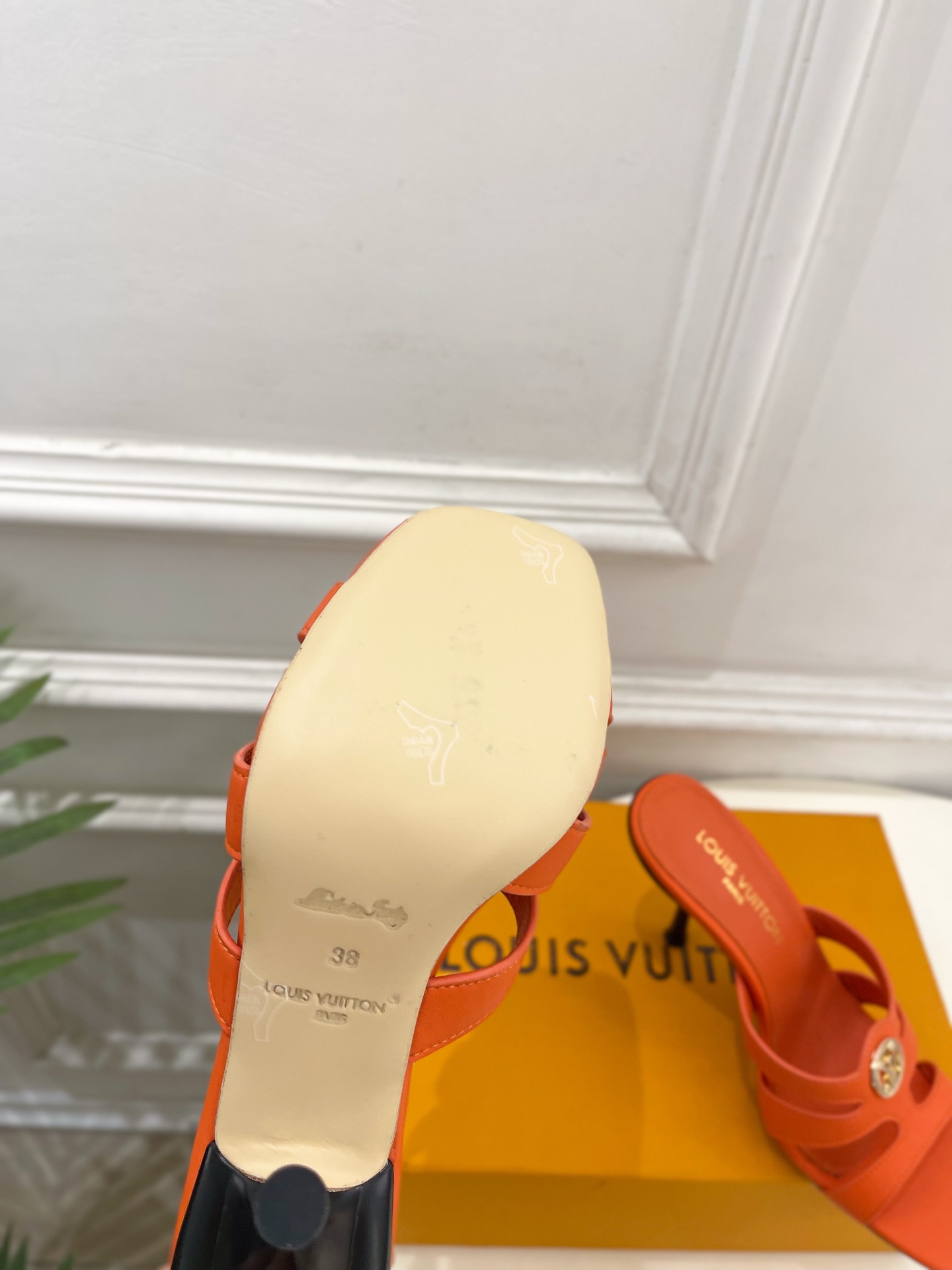 LV  | 路易威登  26𝐬𝐬  🧡💚2026 春夏新款 顶级版本‼️原版一致 专柜主打最新款 经典LV金属圆扣罗马高