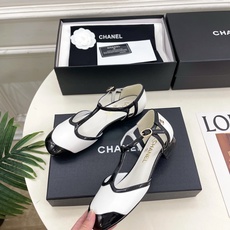 𝐂𝐇𝐀𝐍𝐄𝐋 | 小香 26𝐬𝐬 🦋2026 春夏新品 专柜经典走秀款 小香双C拼色T字带中空平底凉鞋 系列上新 𝐂𝐇𝐀𝐍𝐄𝐋 | 小香 26𝐬𝐬 🦋2026 春夏新品 专柜经典走秀款 小香双C拼色T字带中空平底凉鞋 系列上新