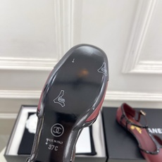 𝐂𝐇𝐀𝐍𝐄𝐋 | 小香 26𝐬𝐬 🦋2026 春夏新品 专柜经典走秀款 小香双C拼色T字带中空平底凉鞋 系列上新 𝐂𝐇𝐀𝐍𝐄𝐋 | 小香 26𝐬𝐬 🦋2026 春夏新品 专柜经典走秀款 小香双C拼色T字带中空平底凉鞋 系列上新
